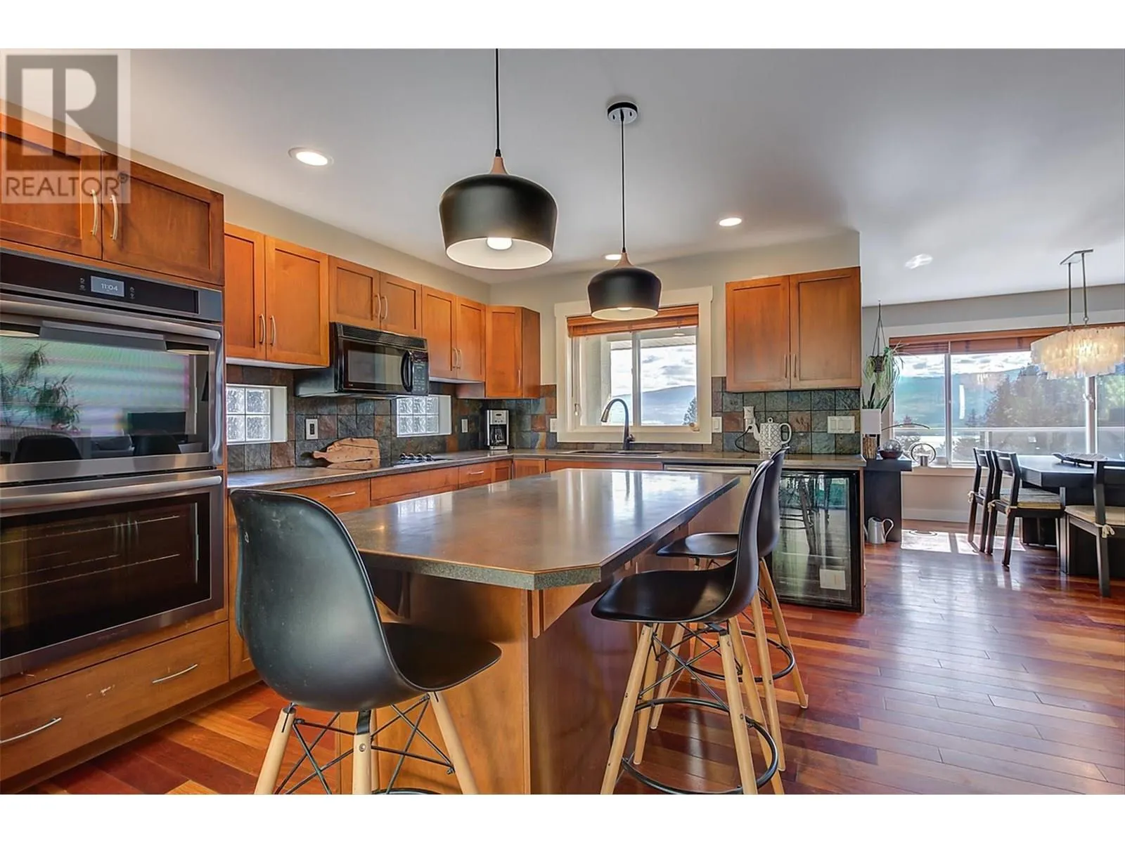 3065 Lakeview Cove Road