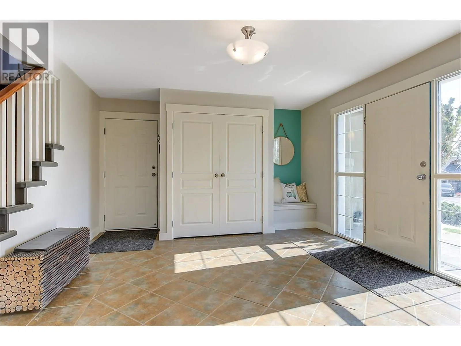 3065 Lakeview Cove Road