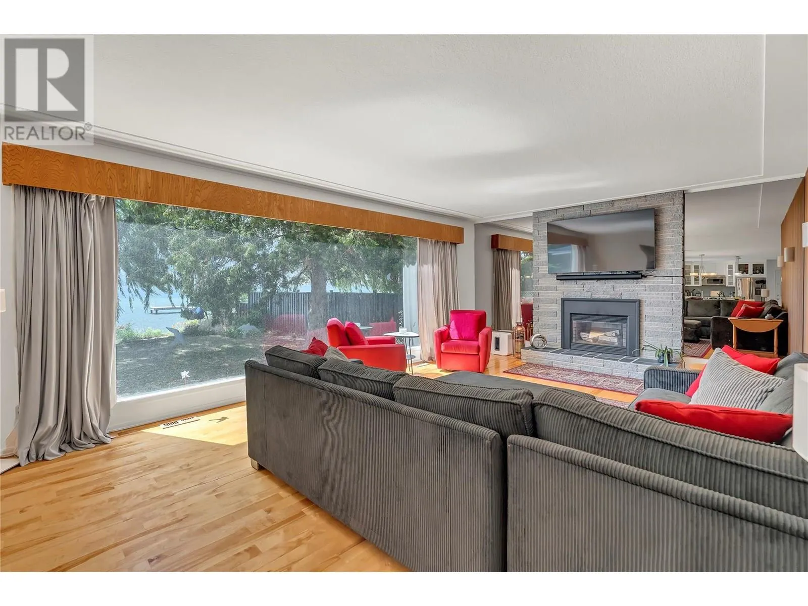 4589 Lakeside Road
