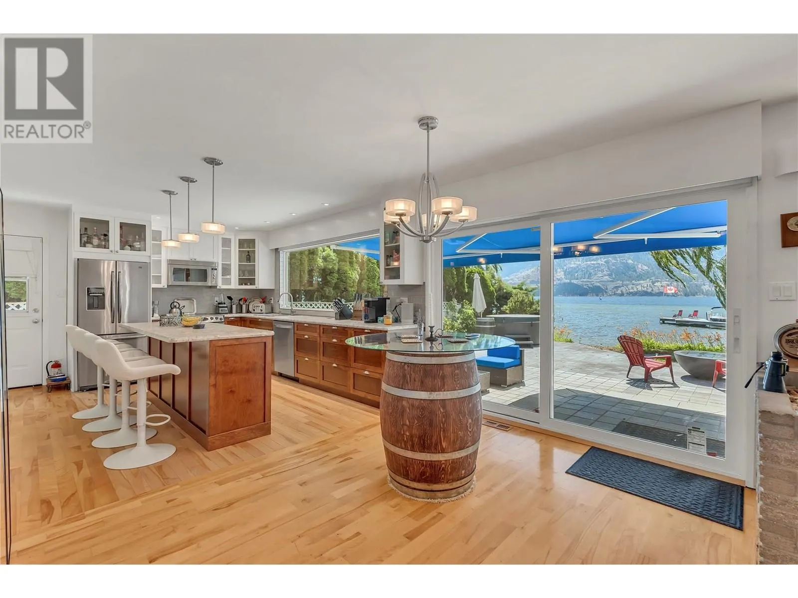 4589 Lakeside Road