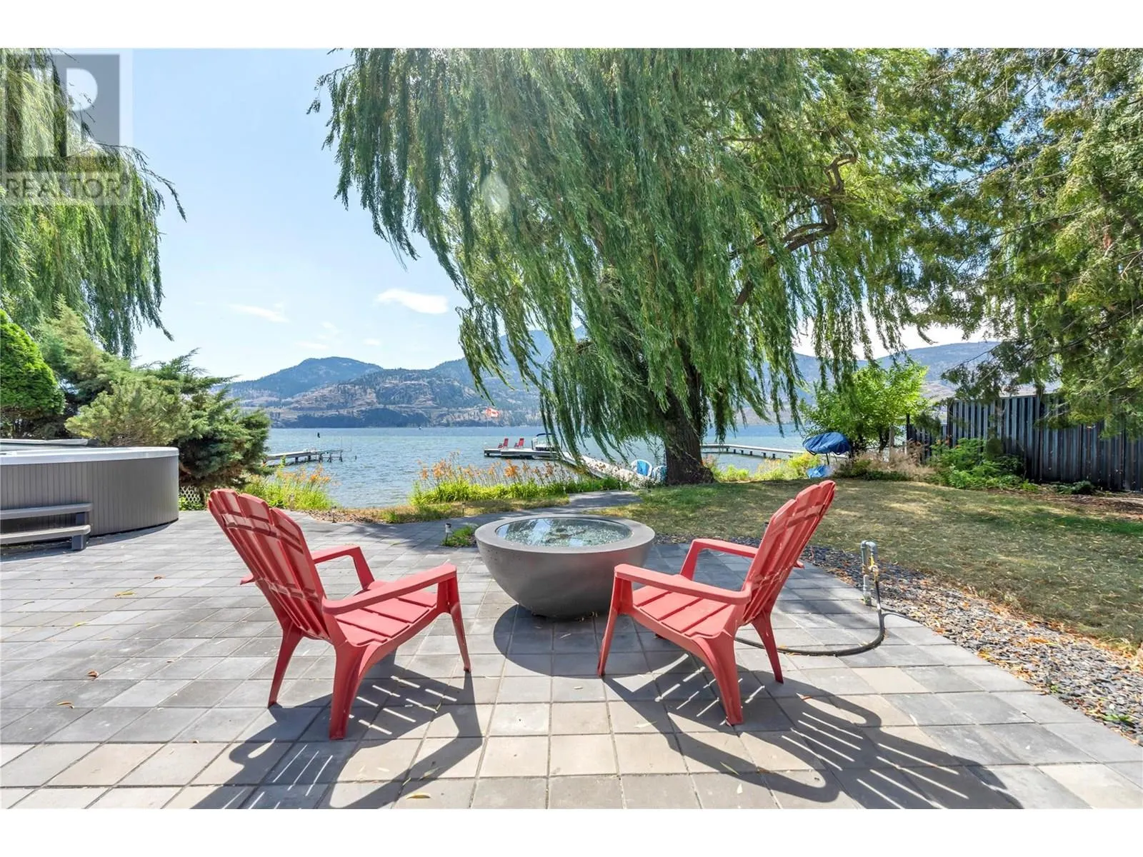 4589 Lakeside Road