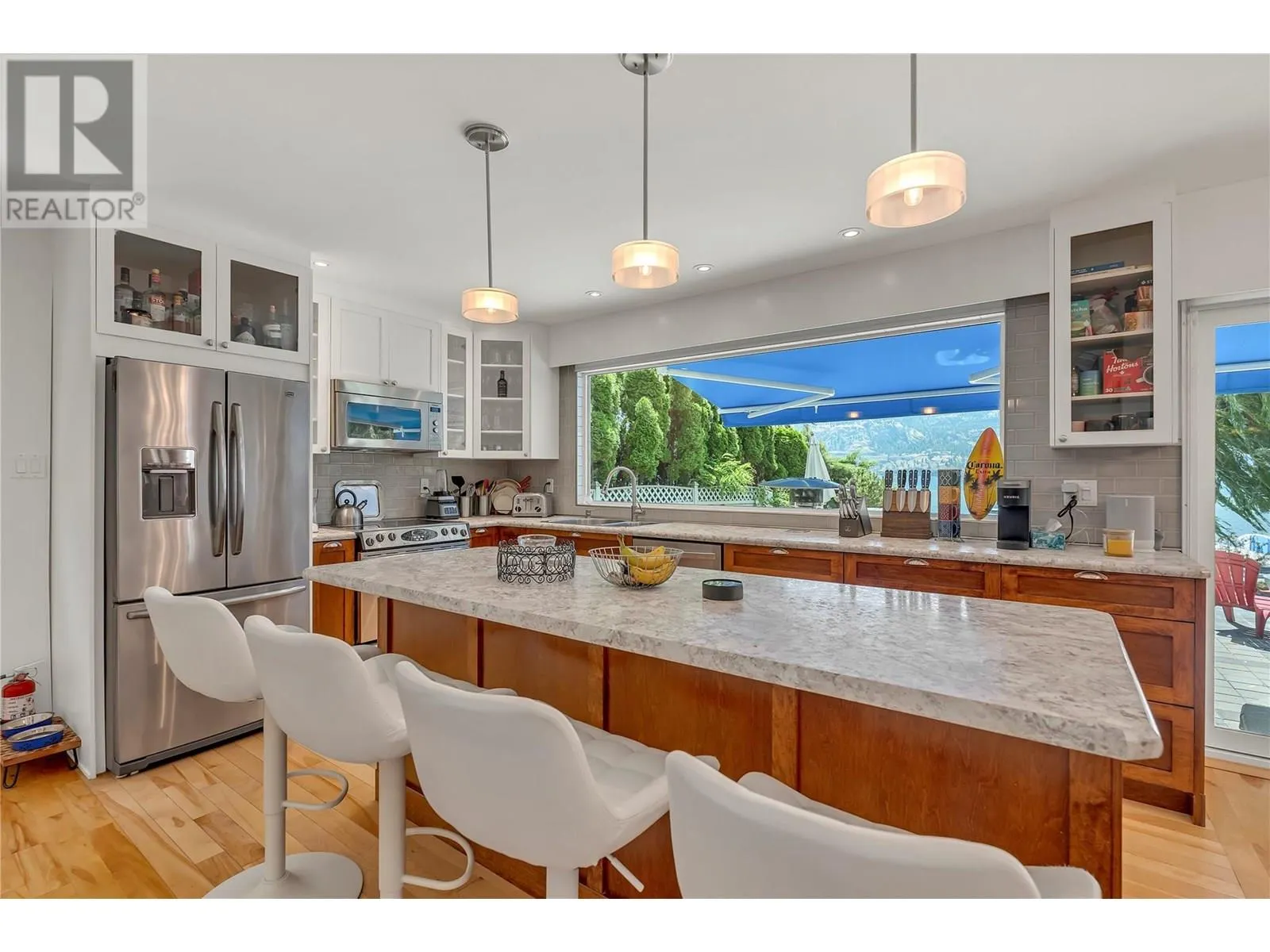 4589 Lakeside Road