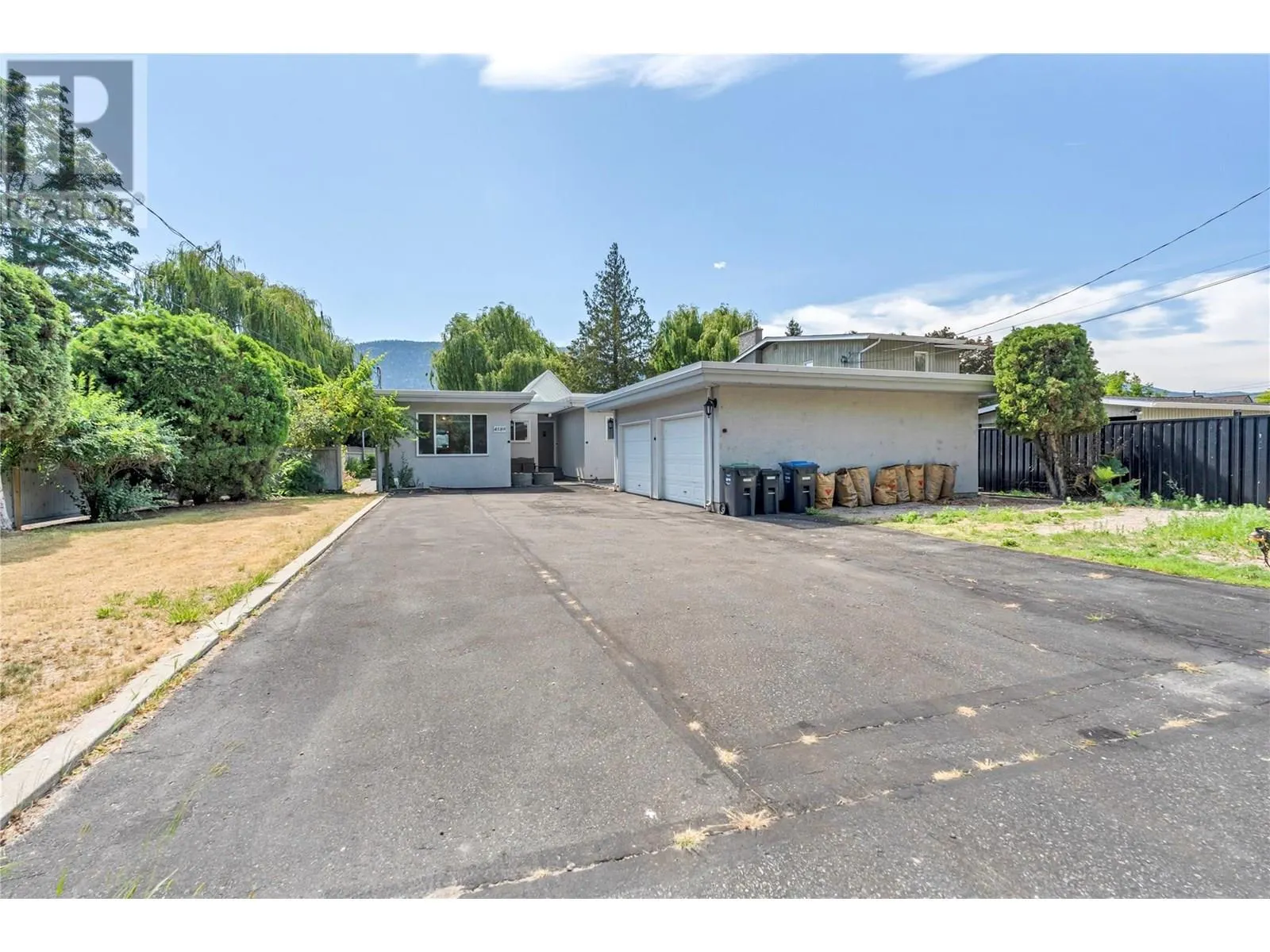 4589 Lakeside Road