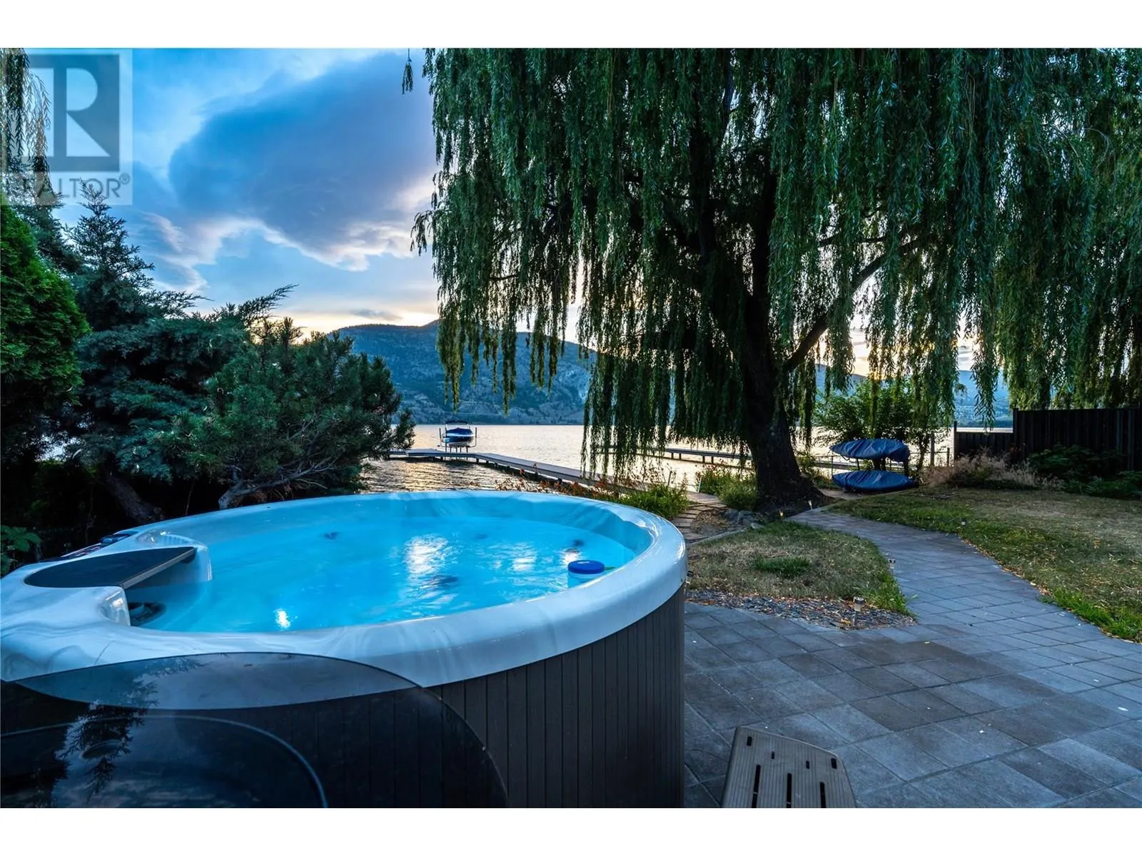 4589 Lakeside Road