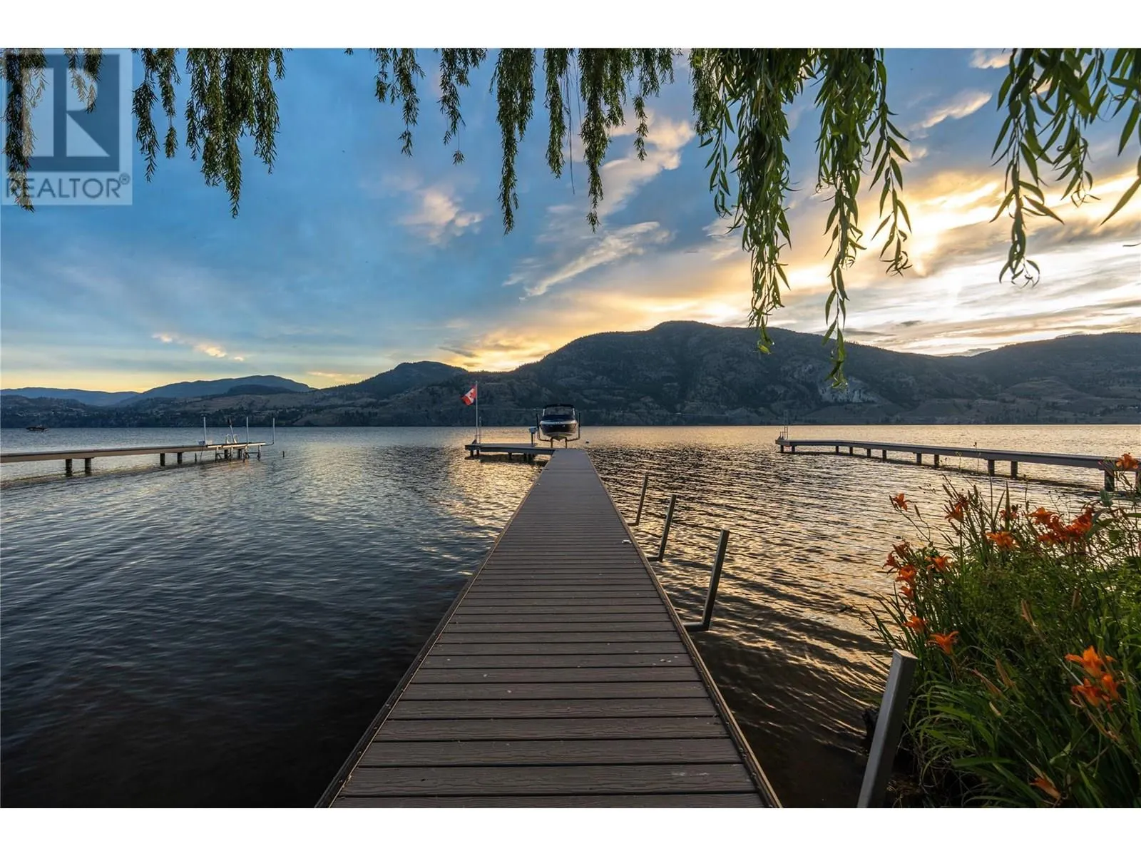 4589 Lakeside Road