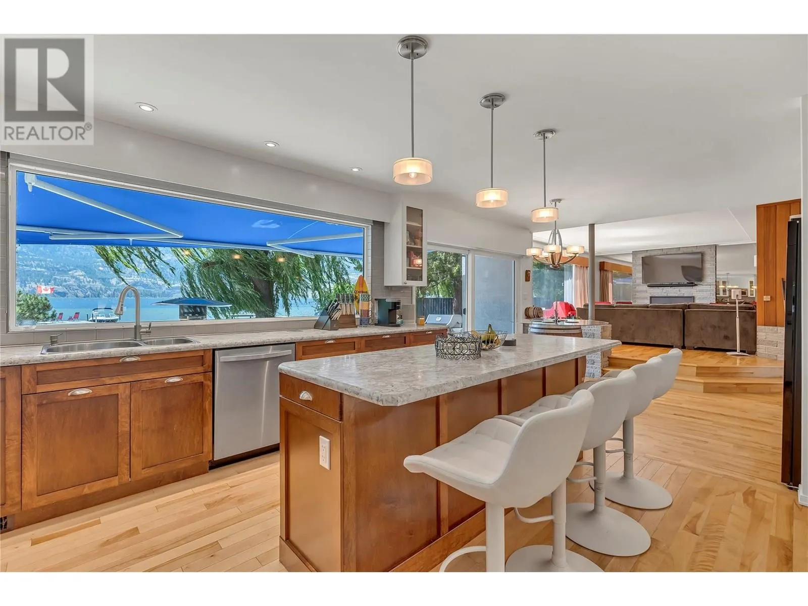 4589 Lakeside Road