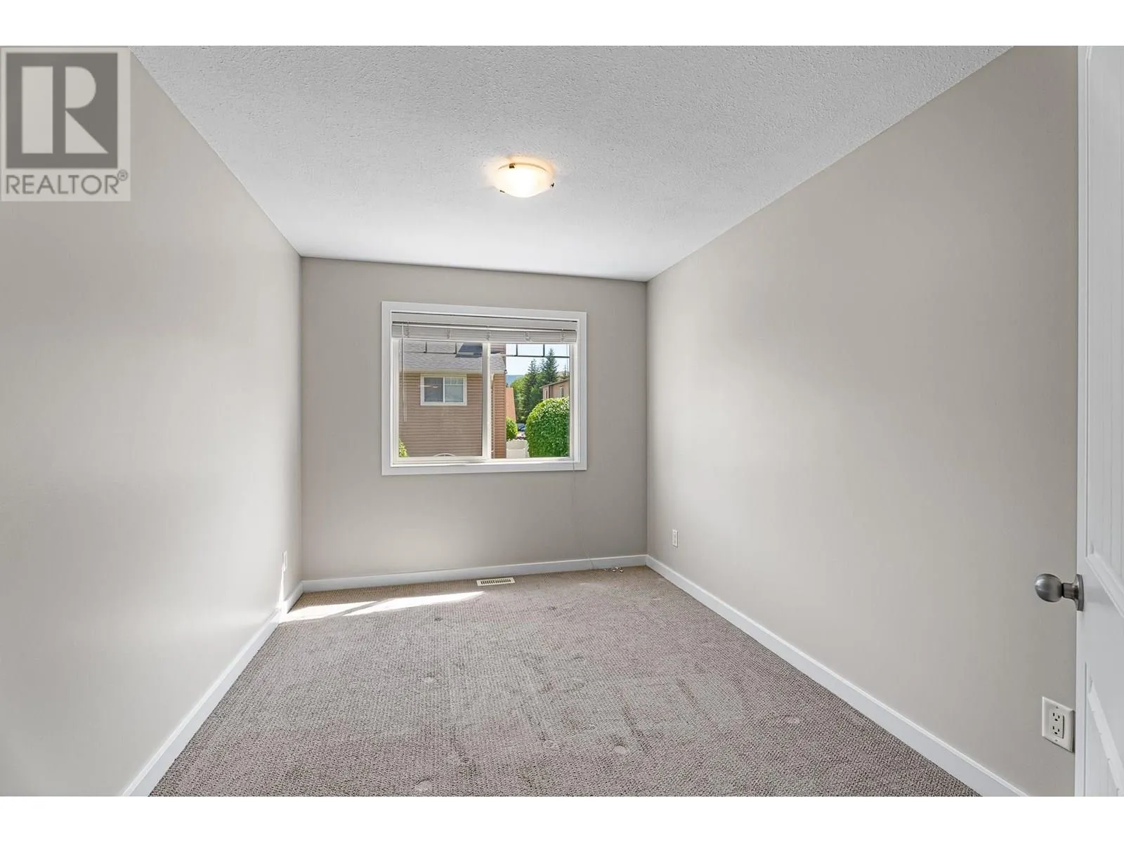2060 12th Avenue NE Unit# 3