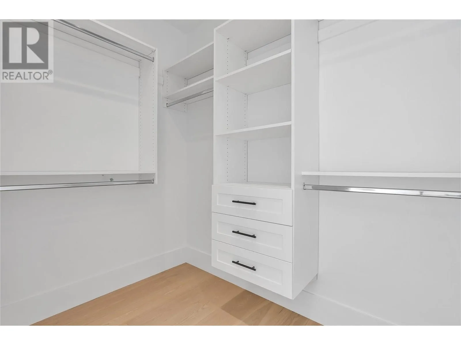 602 Lakeshore Drive Unit# 202