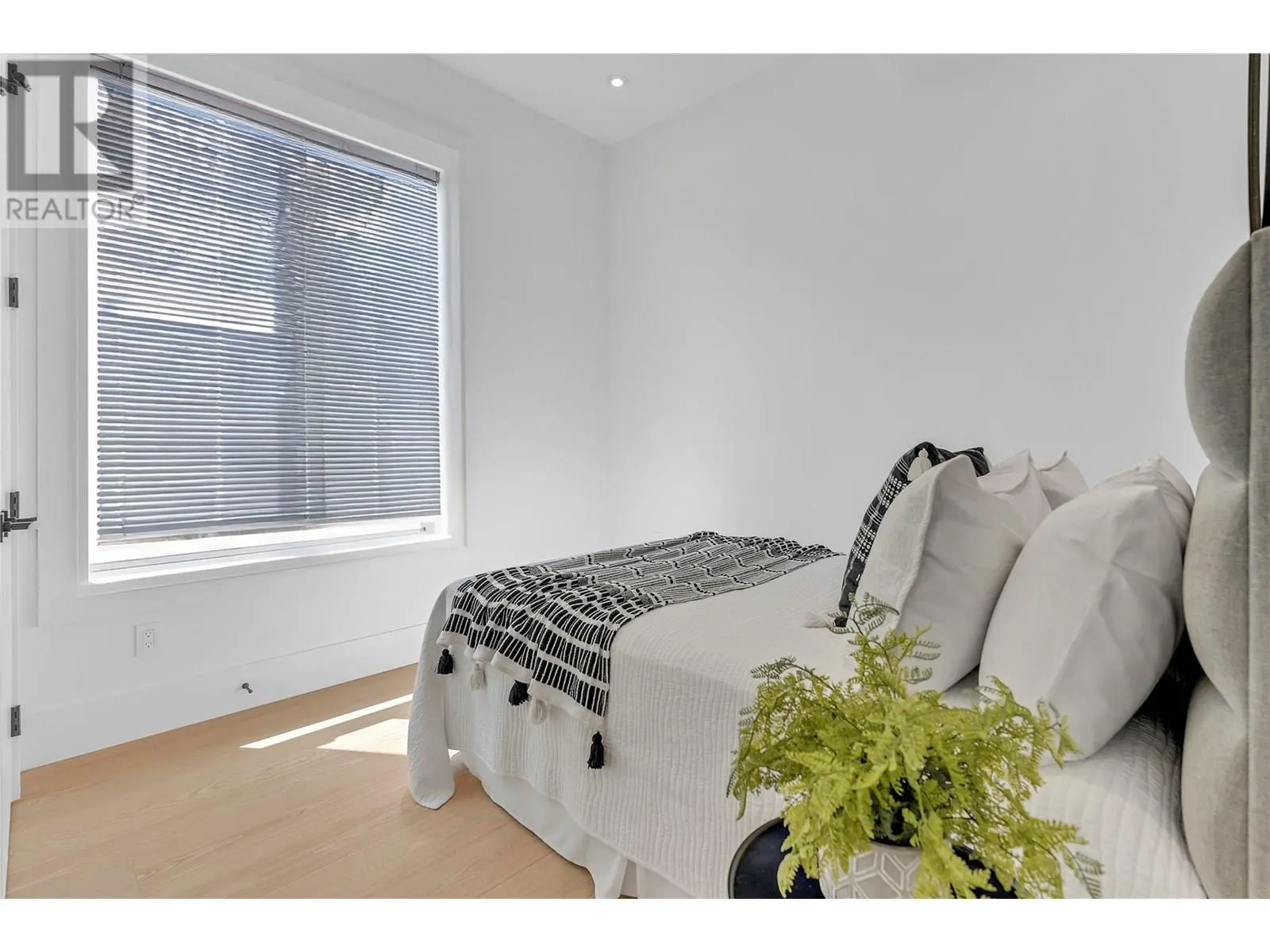 602 Lakeshore Drive Unit# 202