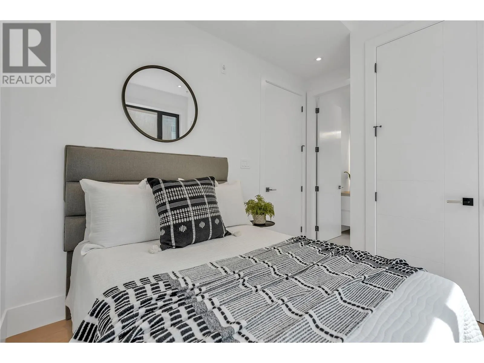 602 Lakeshore Drive Unit# 202