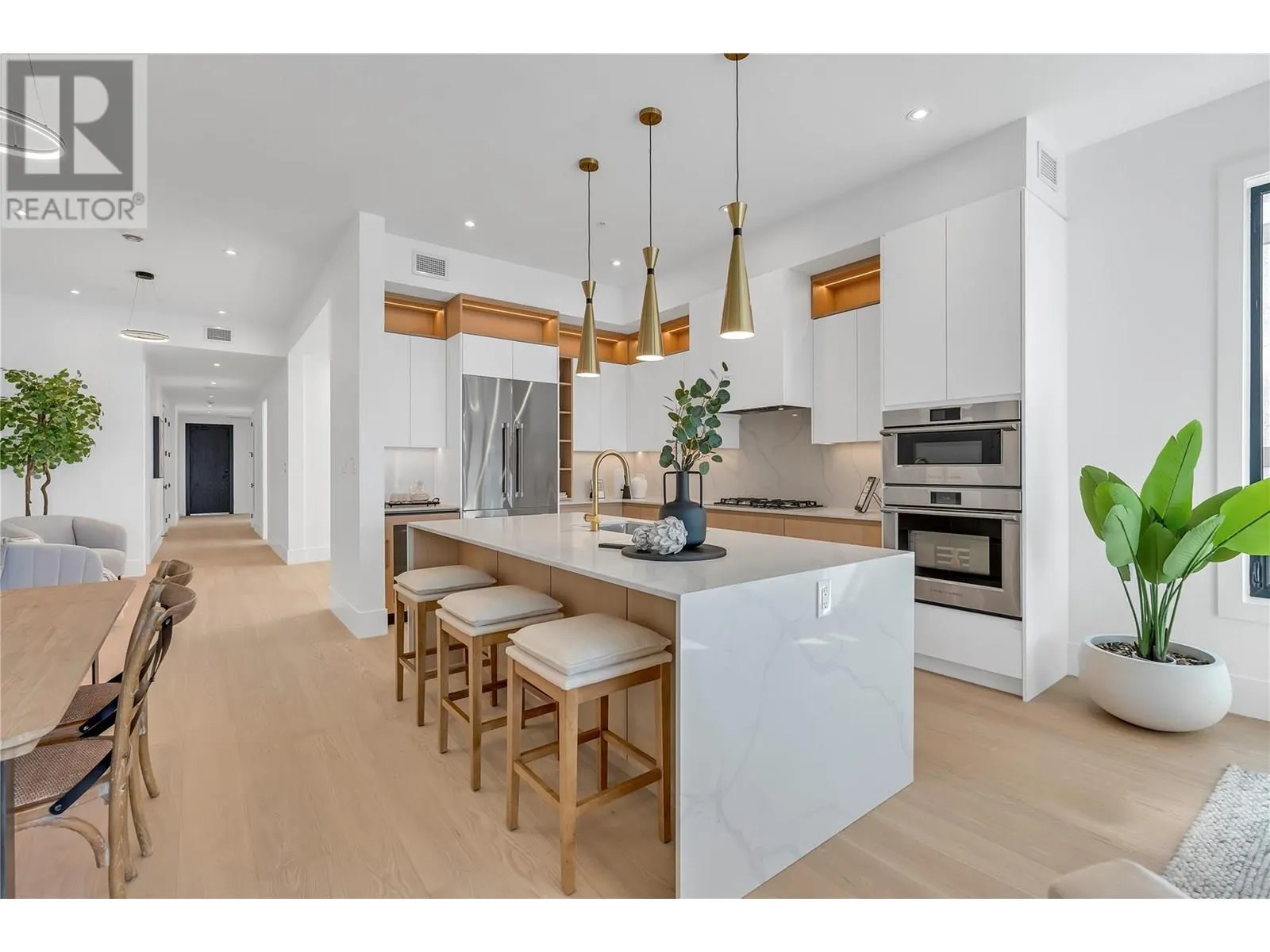 602 Lakeshore Drive Unit# 202