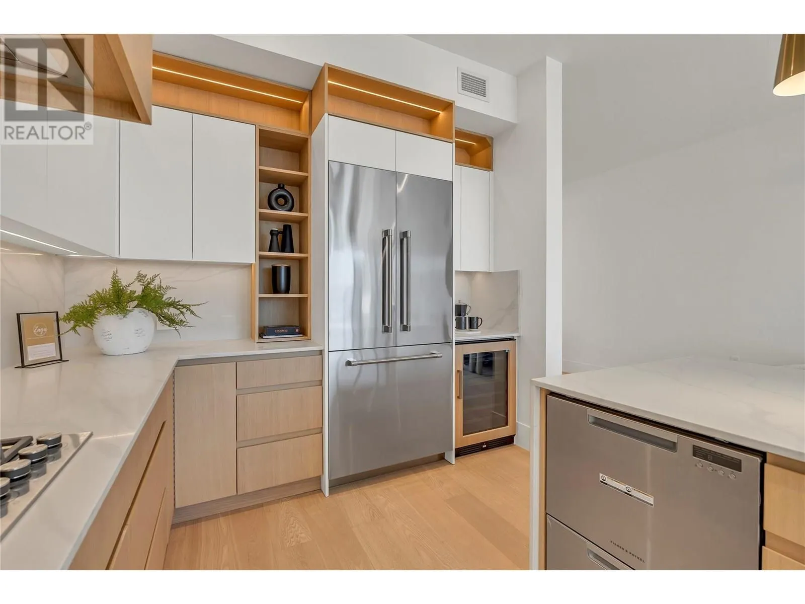 602 Lakeshore Drive Unit# 401