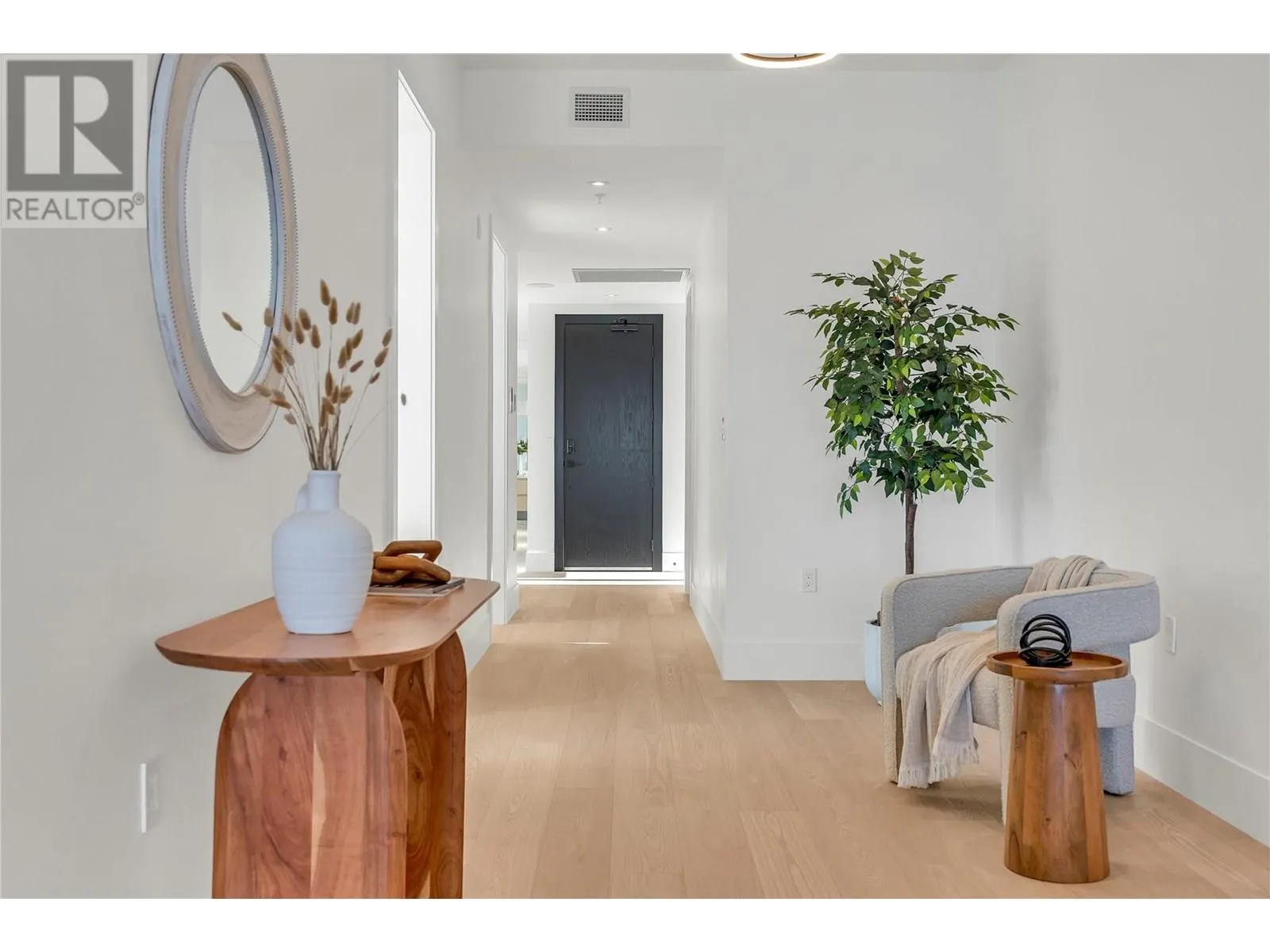 602 Lakeshore Drive Unit# 401