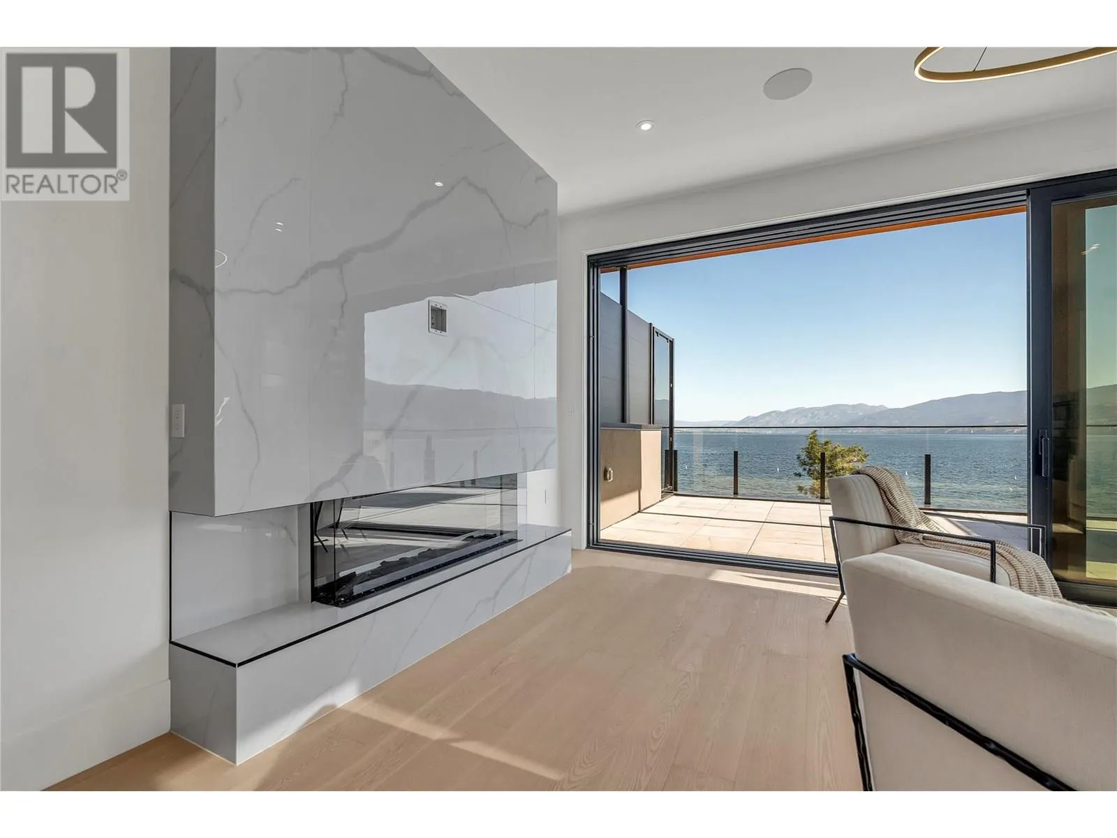 602 Lakeshore Drive Unit# 401