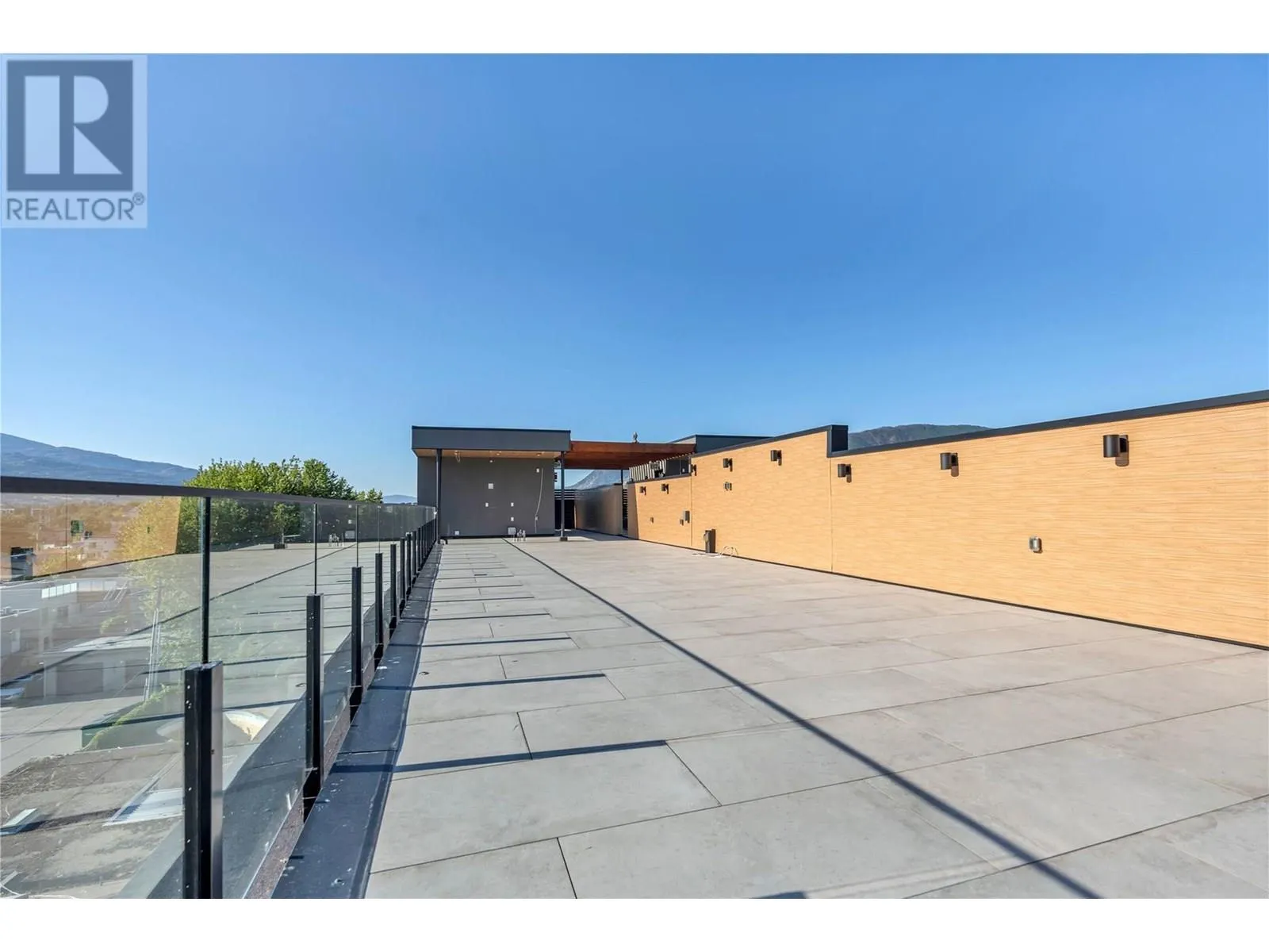 602 Lakeshore Drive Unit# 401