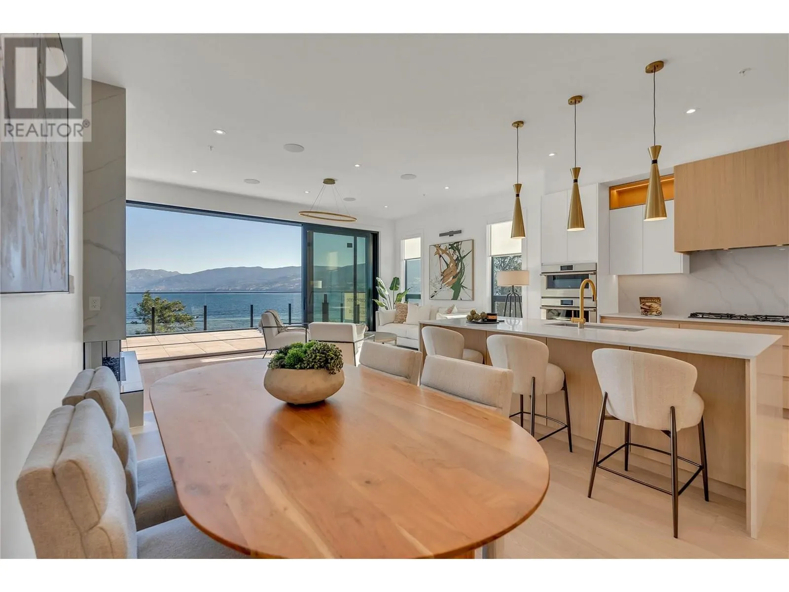 602 Lakeshore Drive Unit# 401