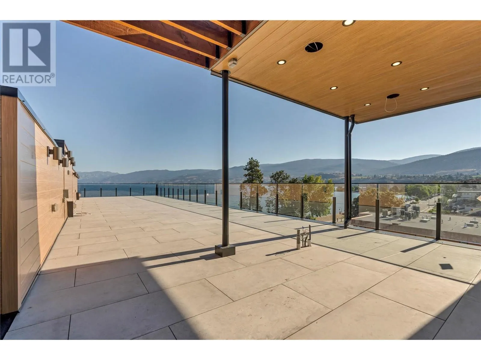 602 Lakeshore Drive Unit# 401