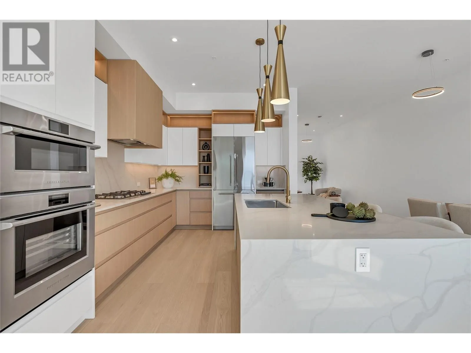 602 Lakeshore Drive Unit# 401