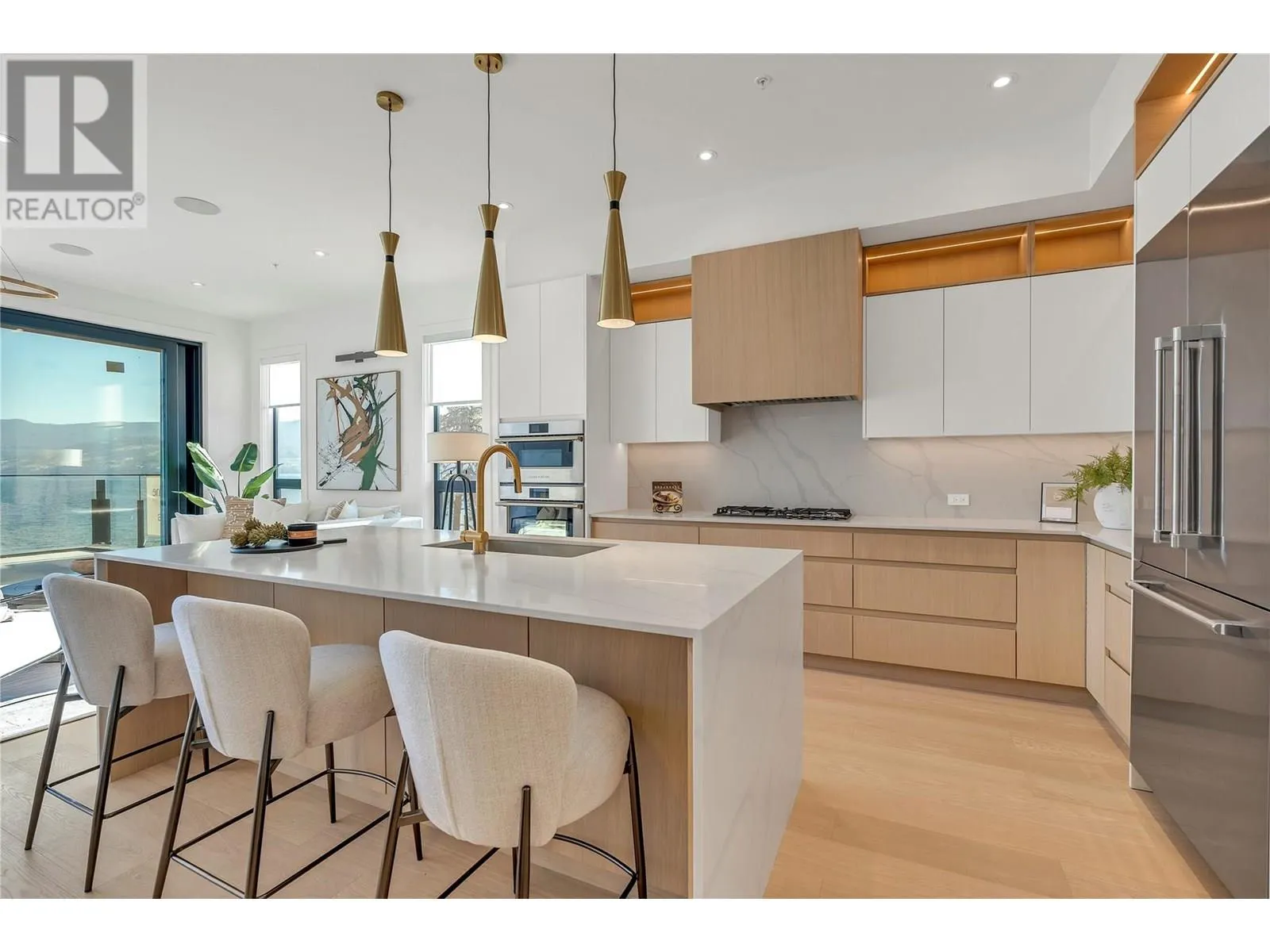 602 Lakeshore Drive Unit# 401