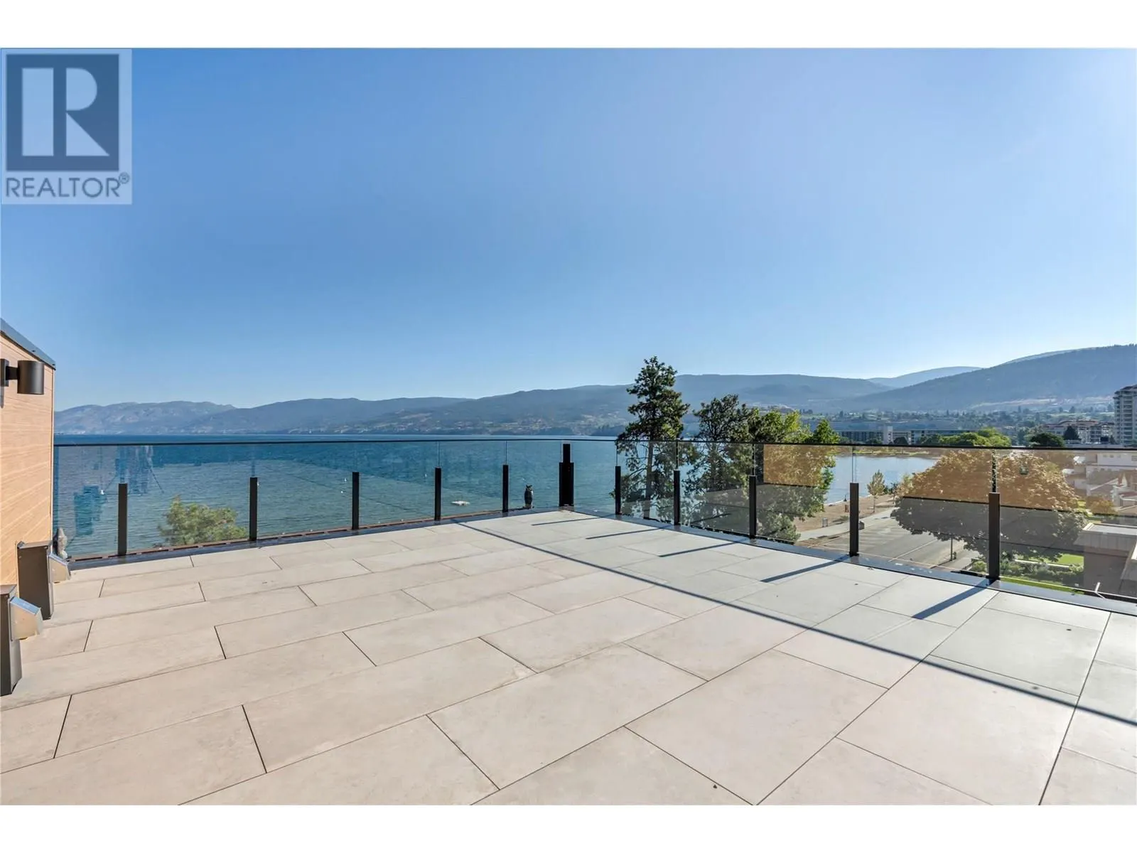 602 Lakeshore Drive Unit# 401