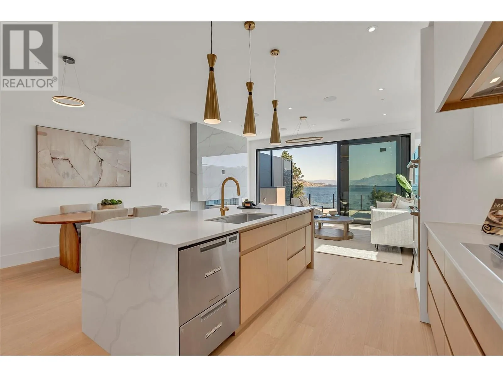 602 Lakeshore Drive Unit# 401