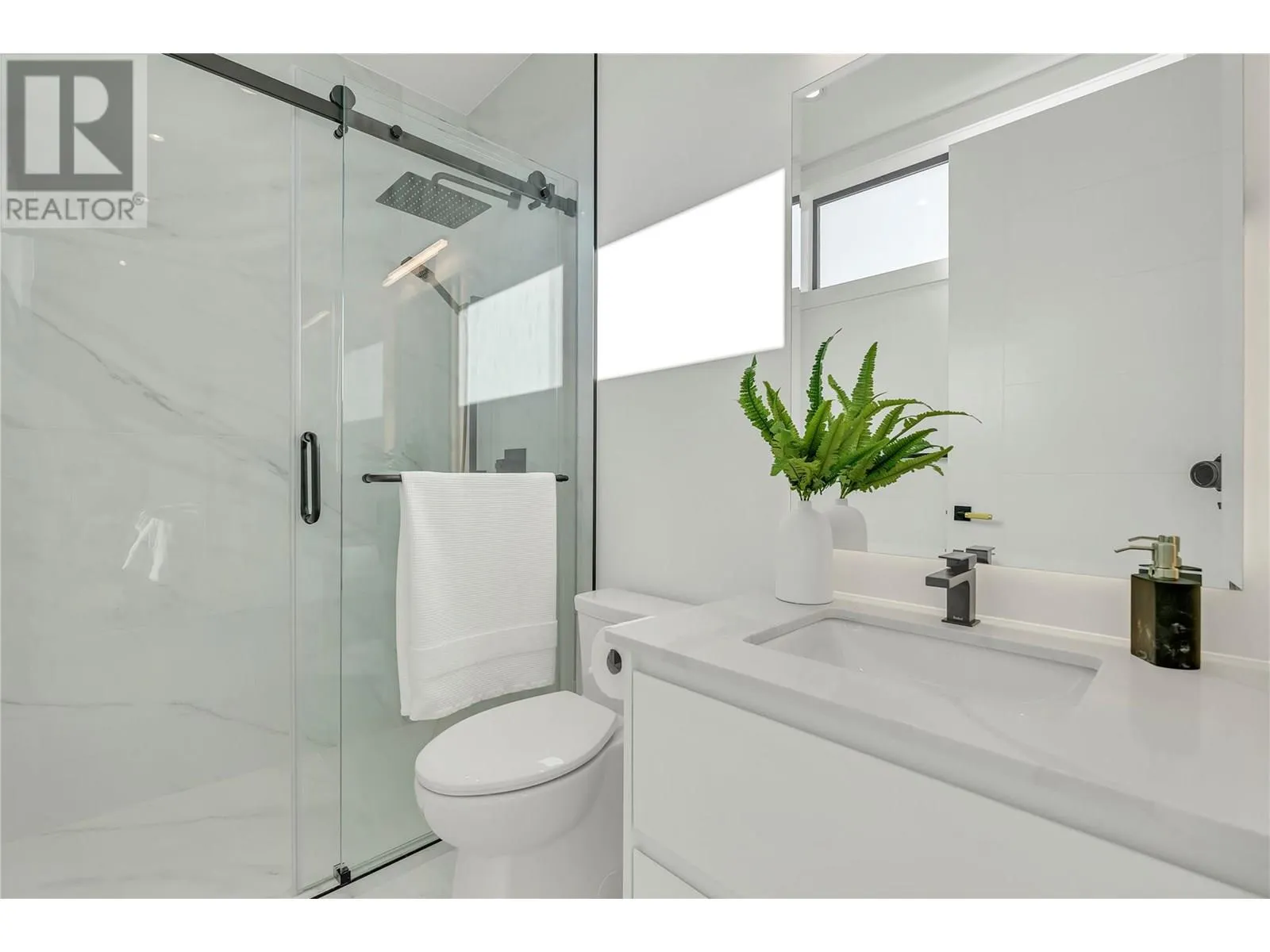 602 Lakeshore Drive Unit# 401