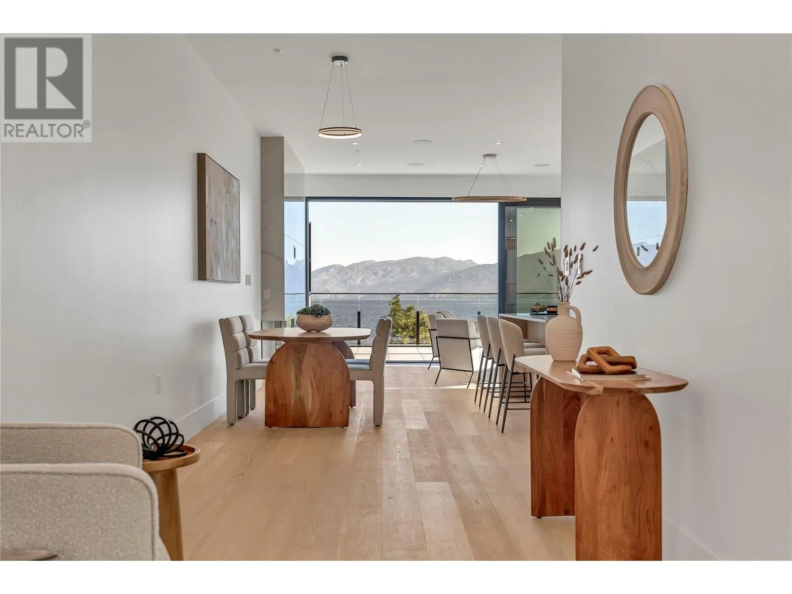 602 Lakeshore Drive Unit# 401