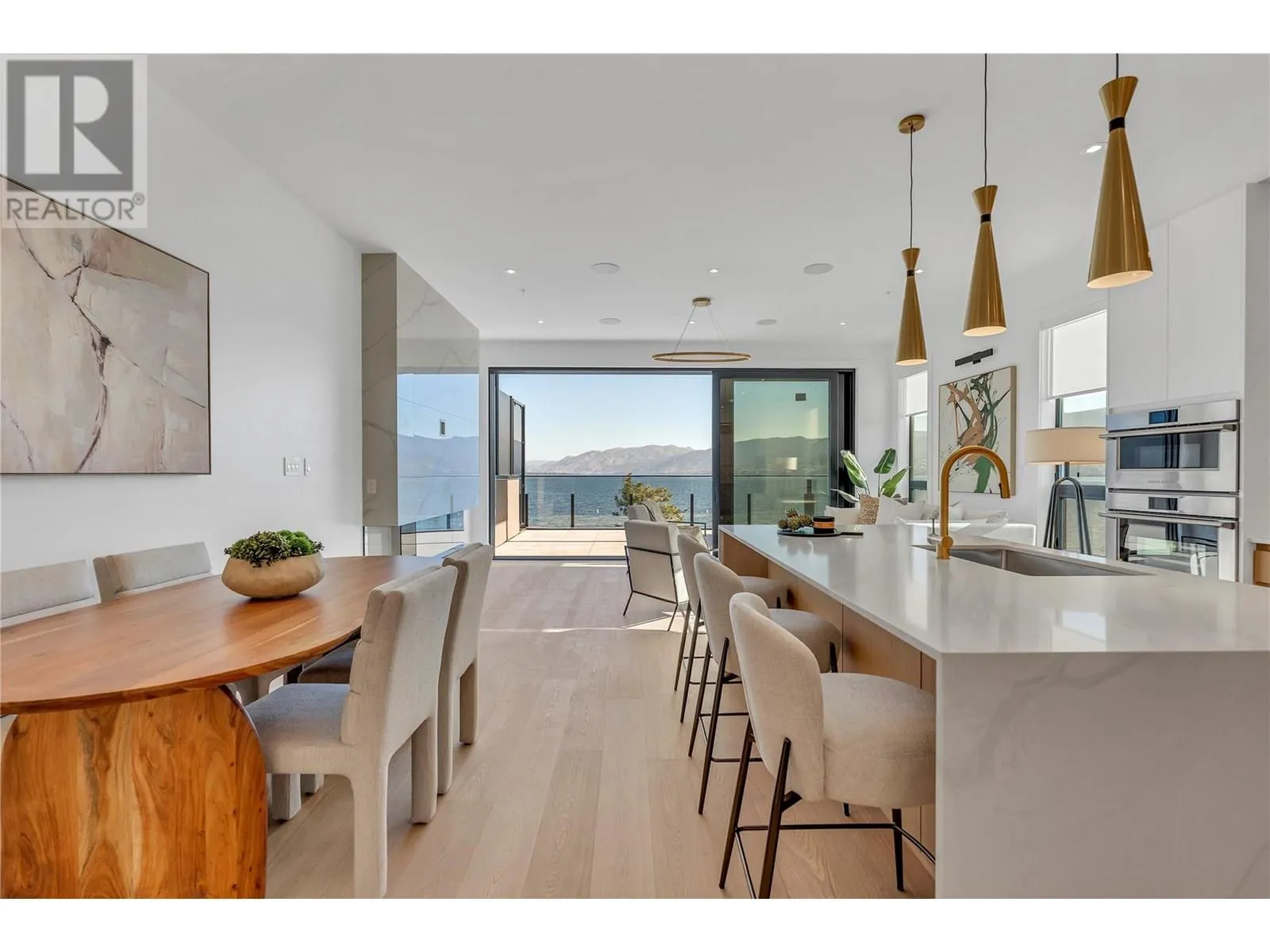 602 Lakeshore Drive Unit# 401
