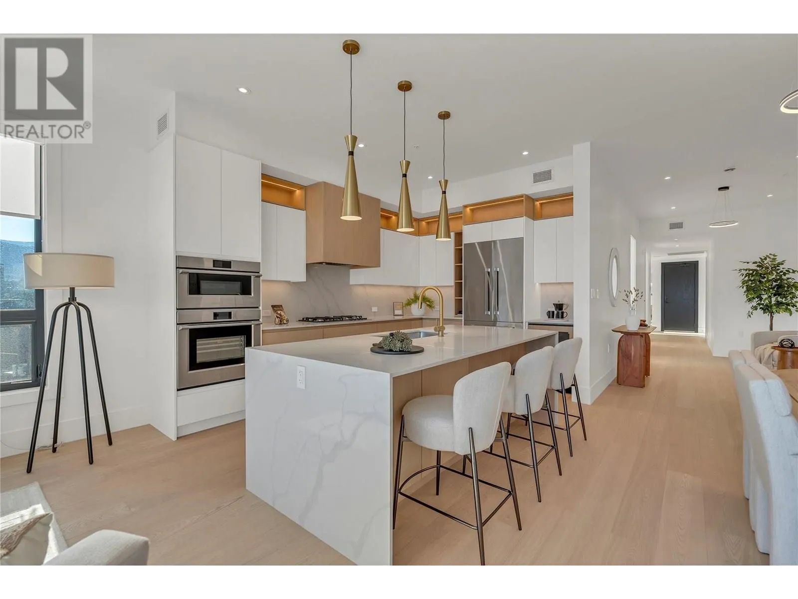 602 Lakeshore Drive Unit# 401