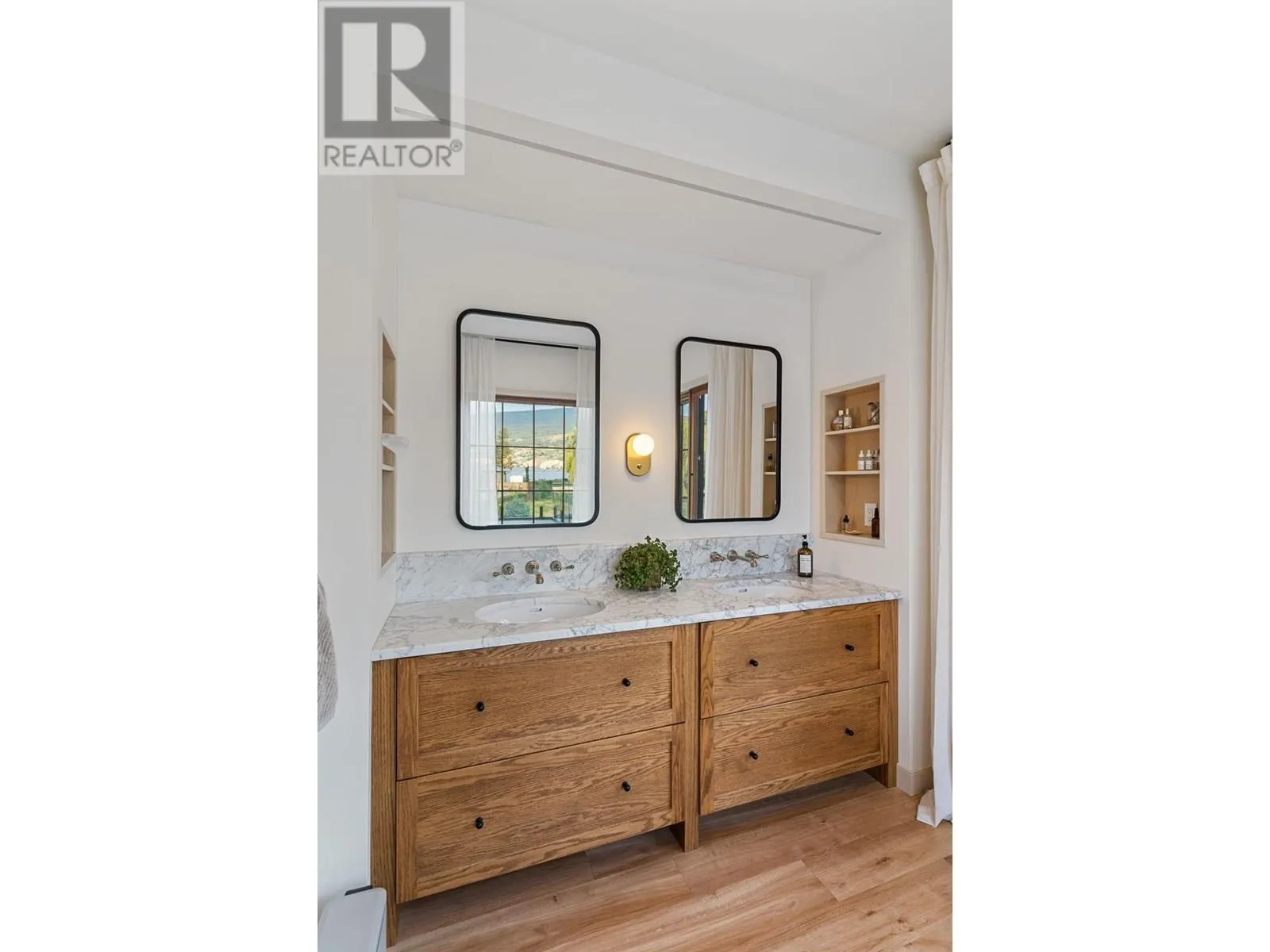 886 Lighthouse Landing