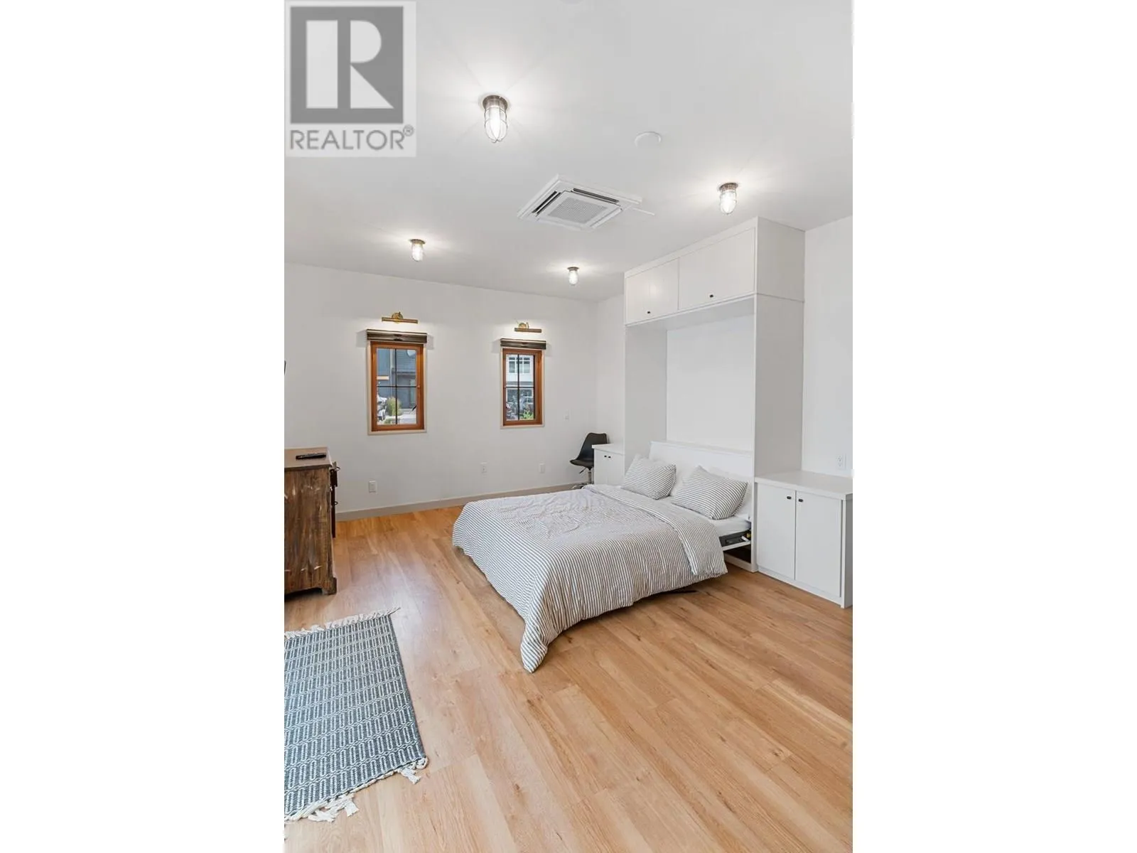 886 Lighthouse Landing