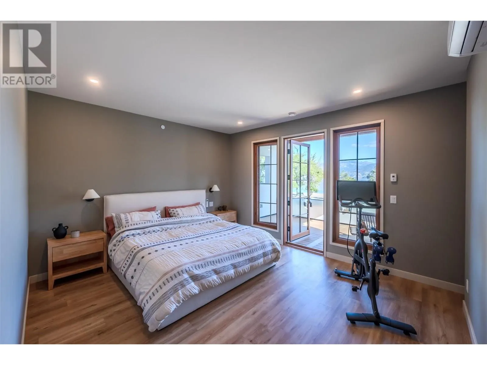 886 Lighthouse Landing