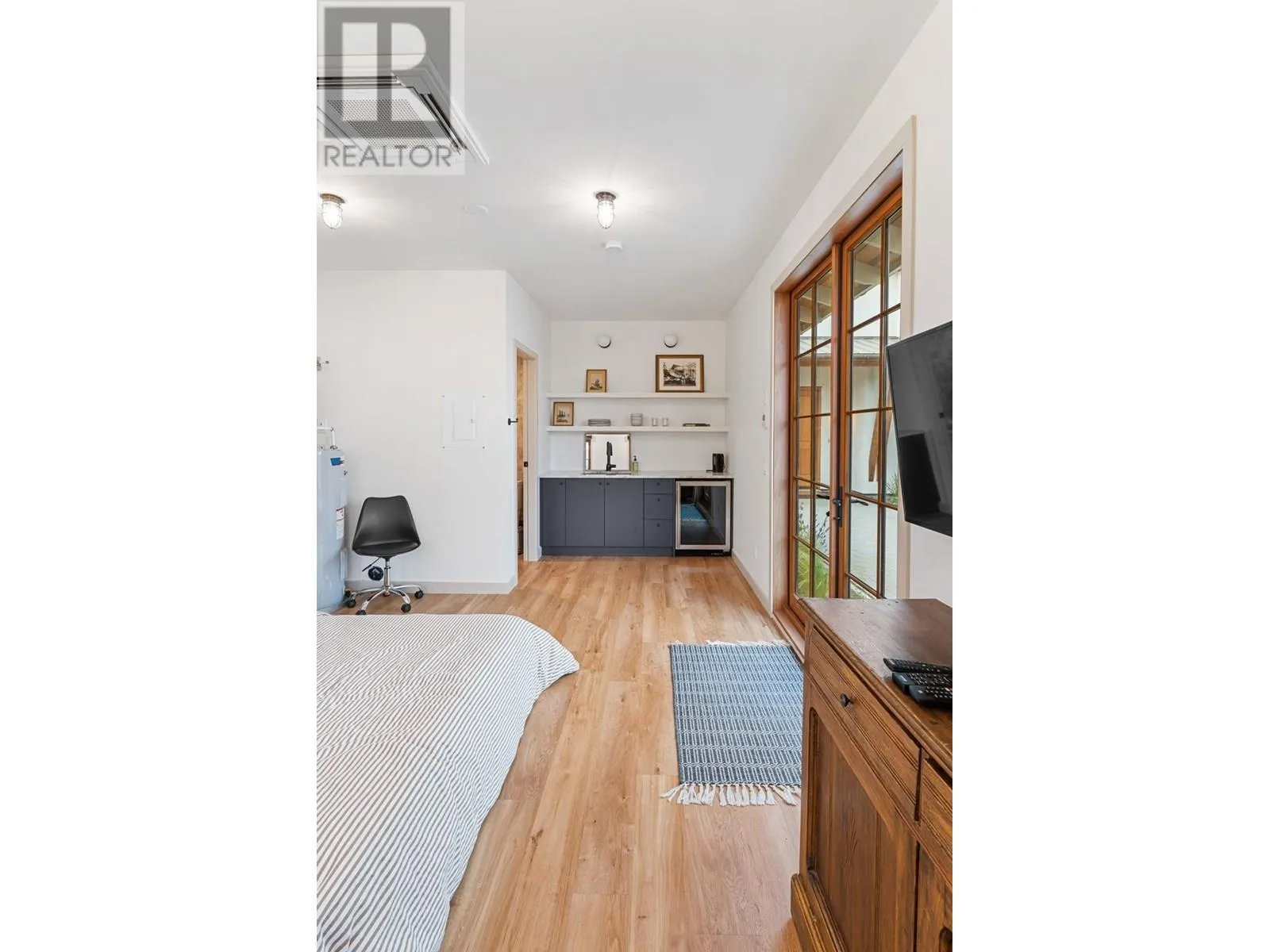 886 Lighthouse Landing