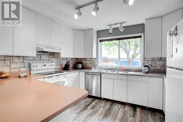 331-351 Phipps Crescent