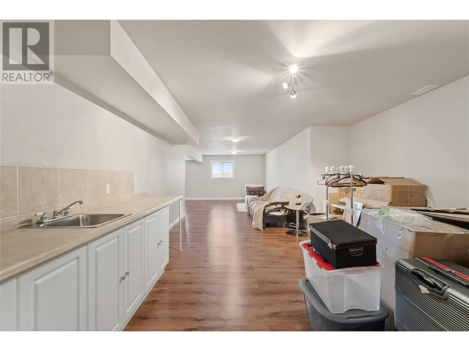 2042 Moonbeam Close