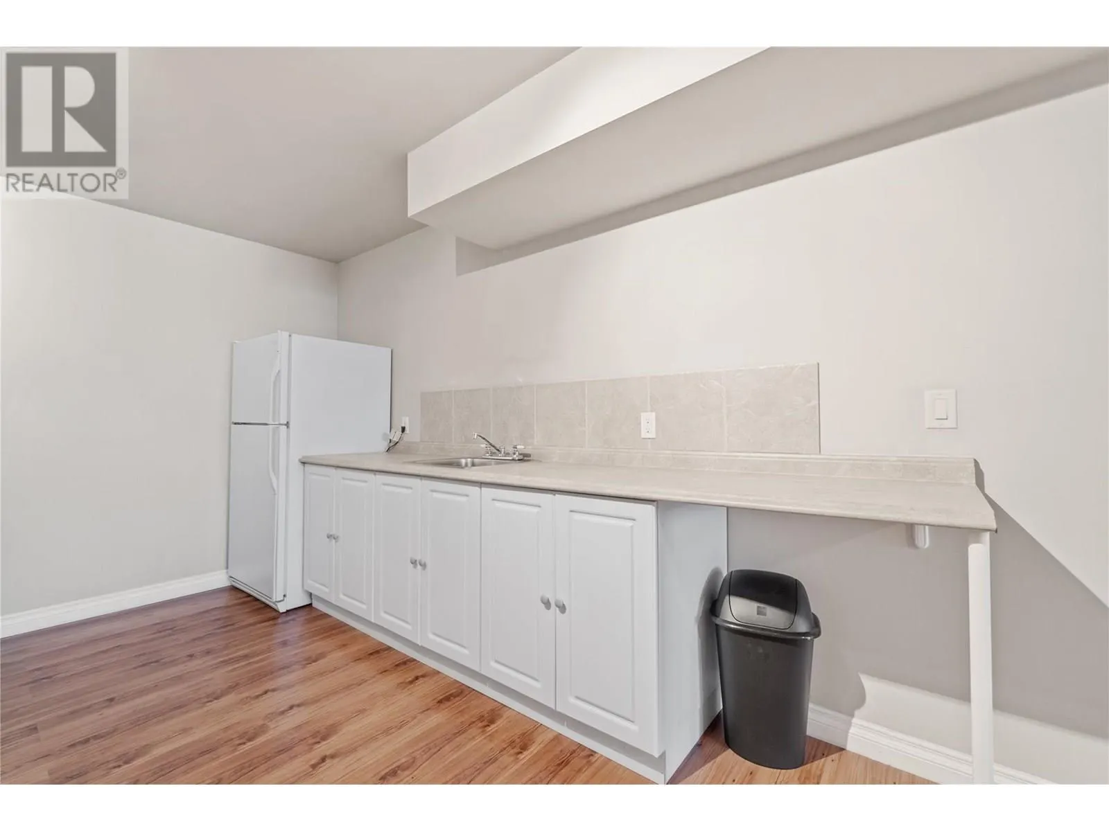 2042 Moonbeam Close