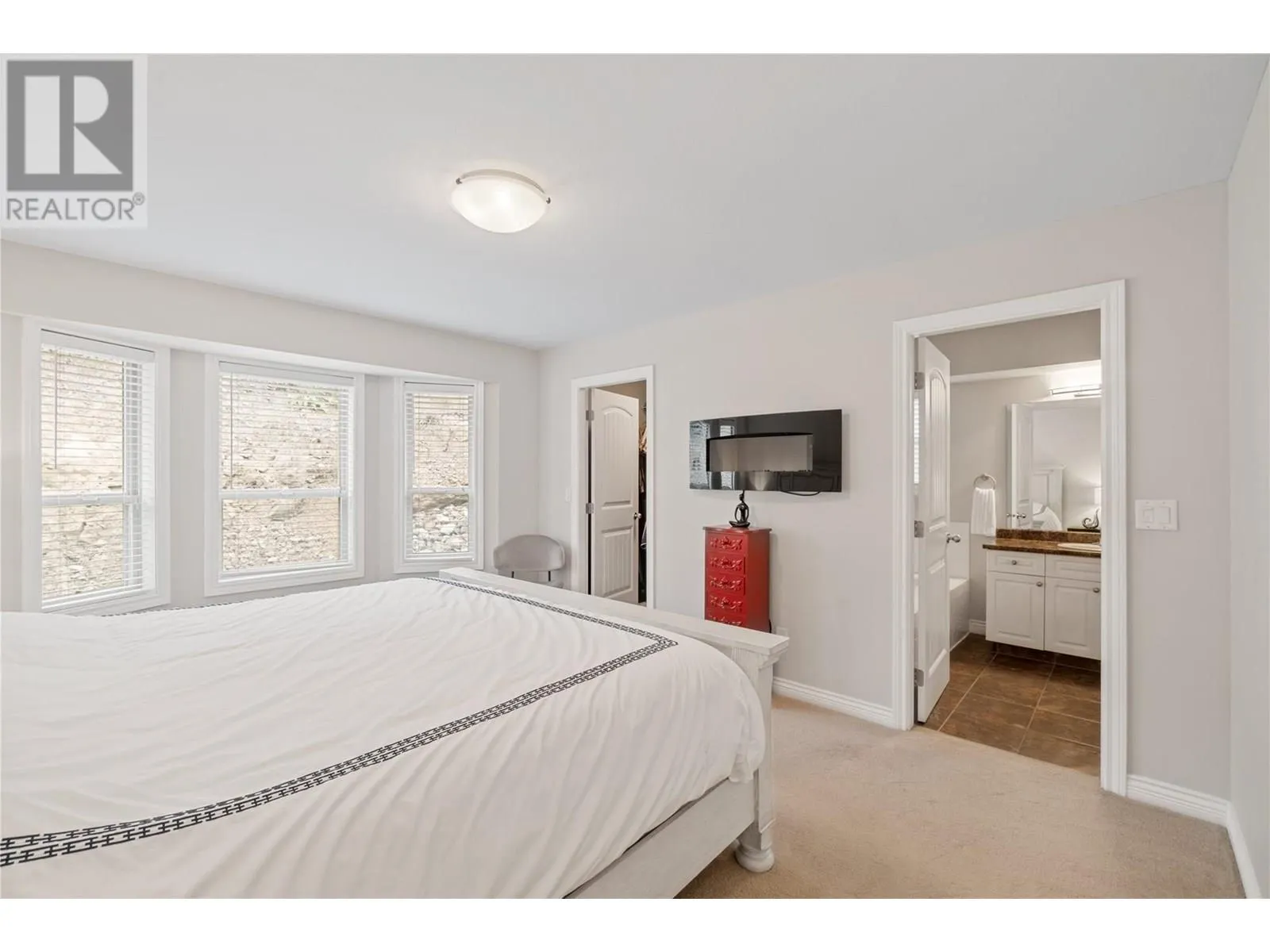 2042 Moonbeam Close