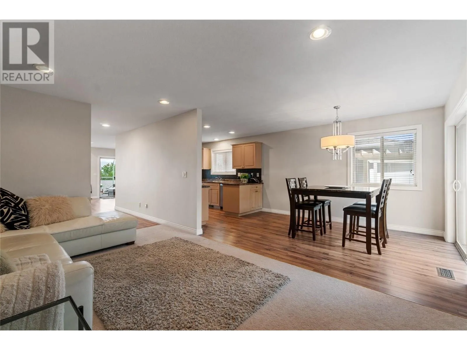 2042 Moonbeam Close