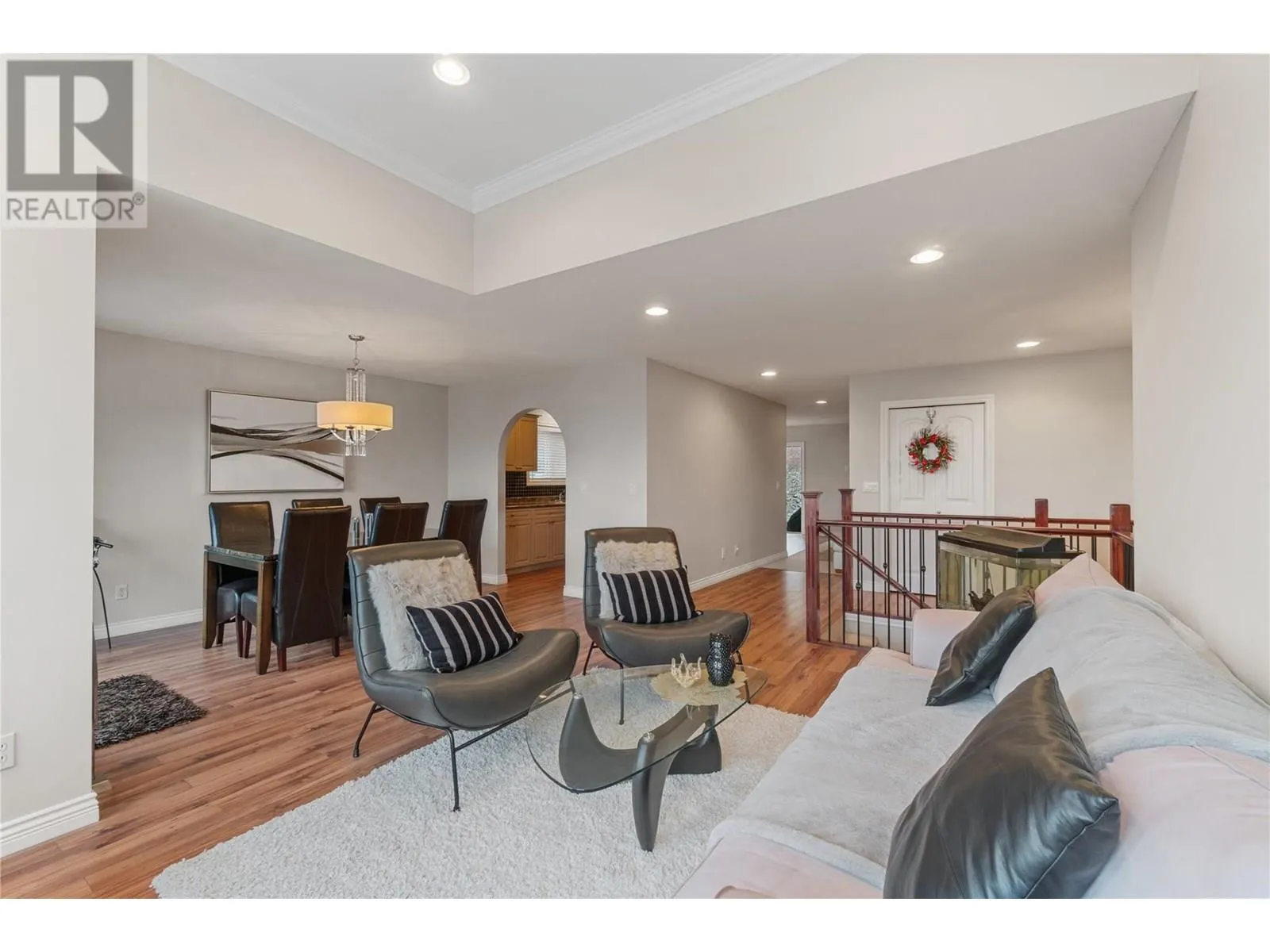 2042 Moonbeam Close