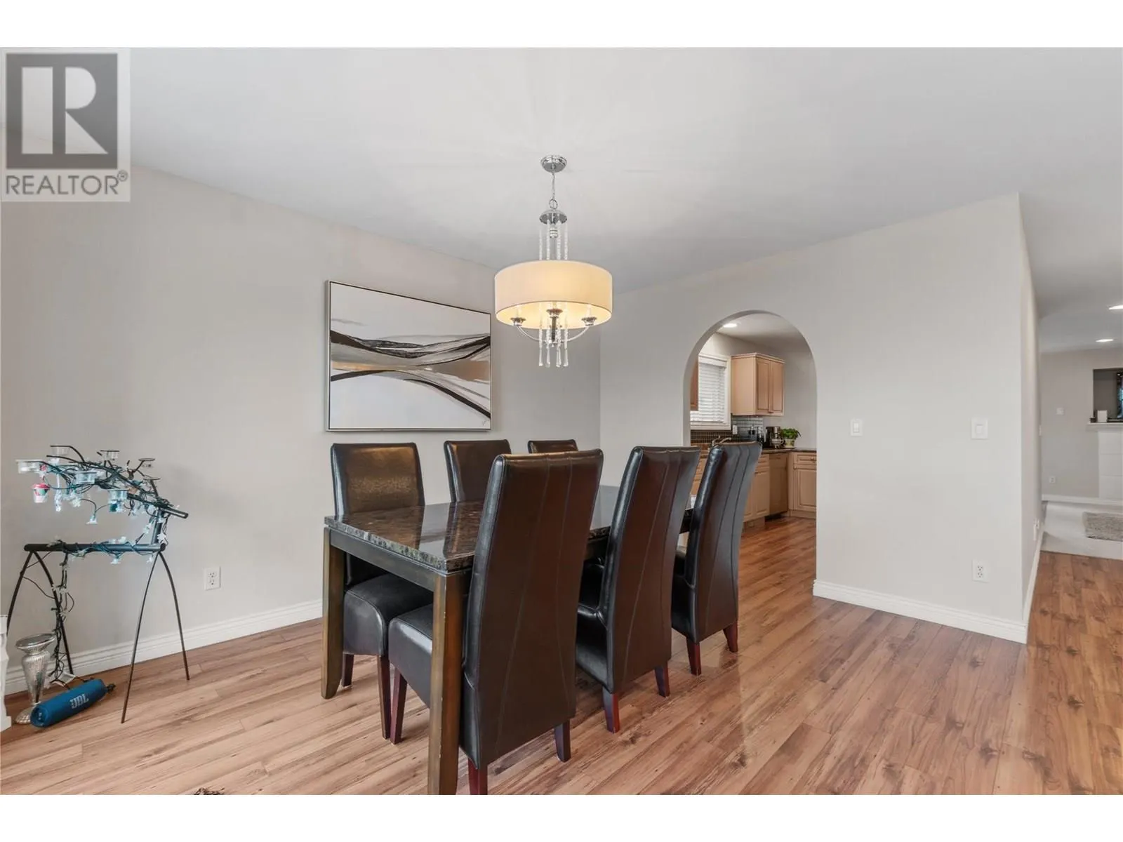 2042 Moonbeam Close