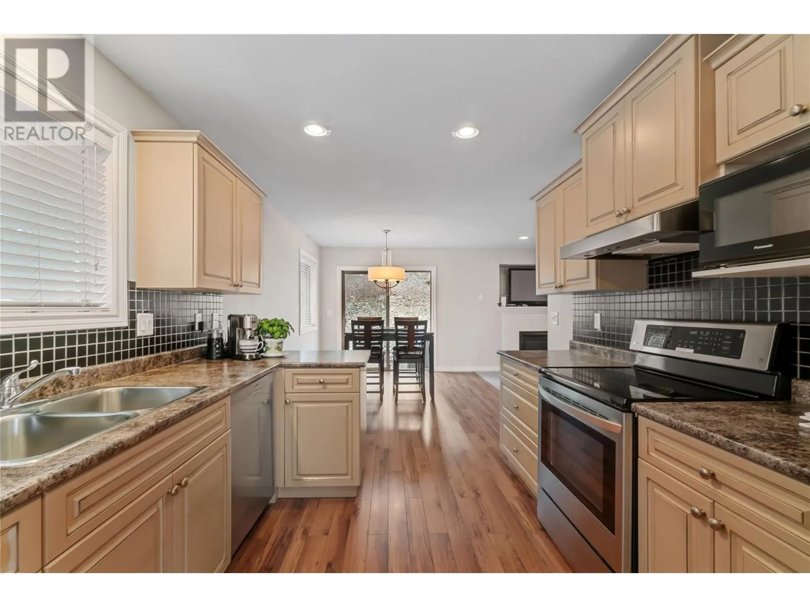 2042 Moonbeam Close