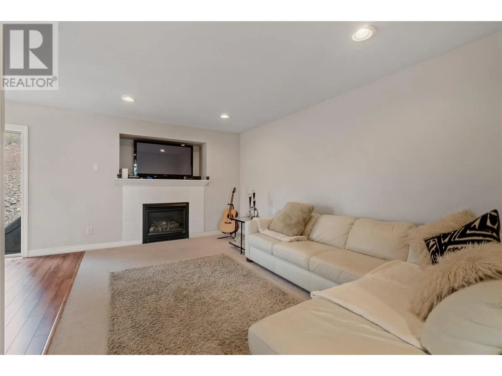 2042 Moonbeam Close