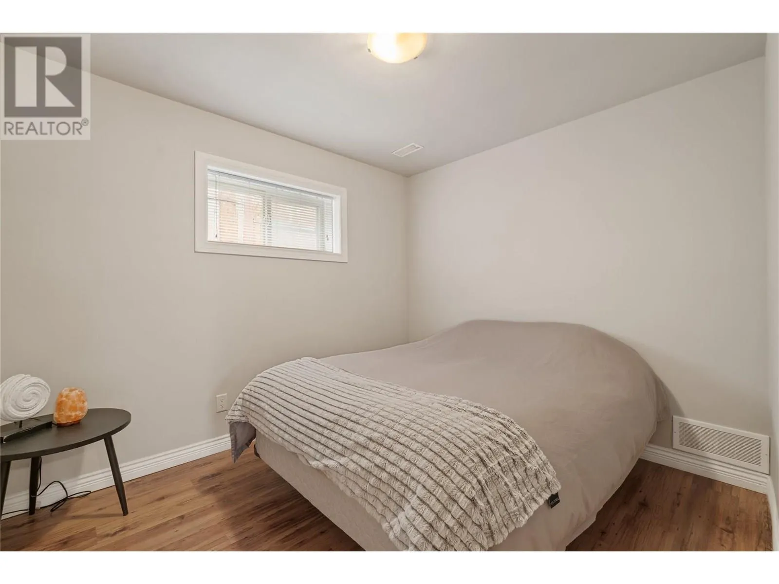 2042 Moonbeam Close