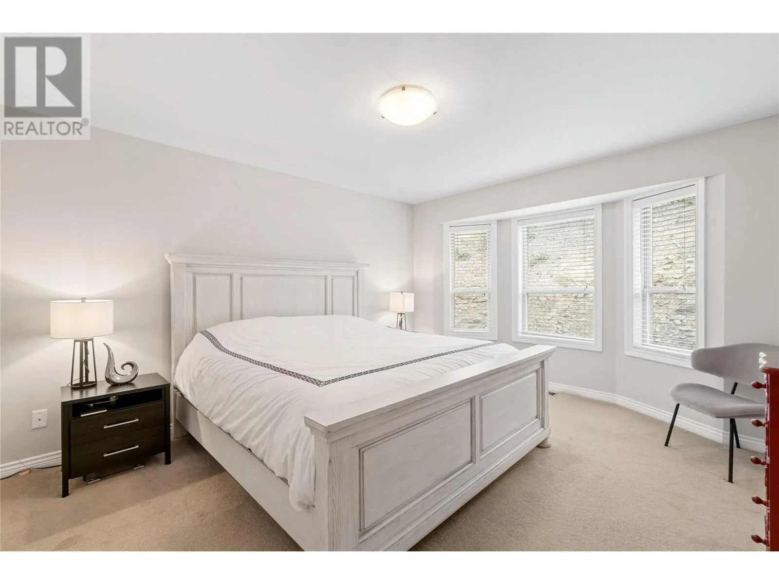 2042 Moonbeam Close