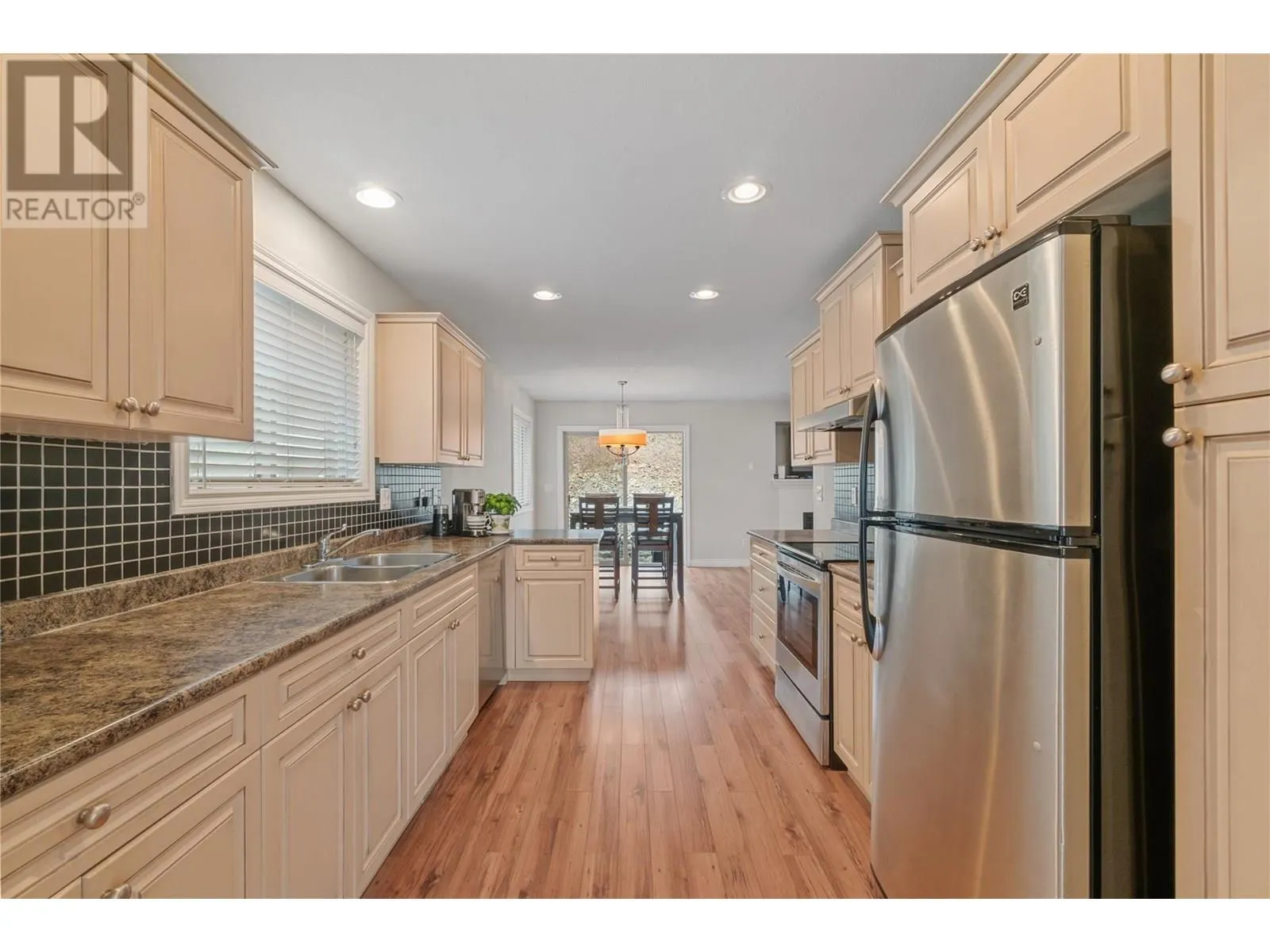 2042 Moonbeam Close
