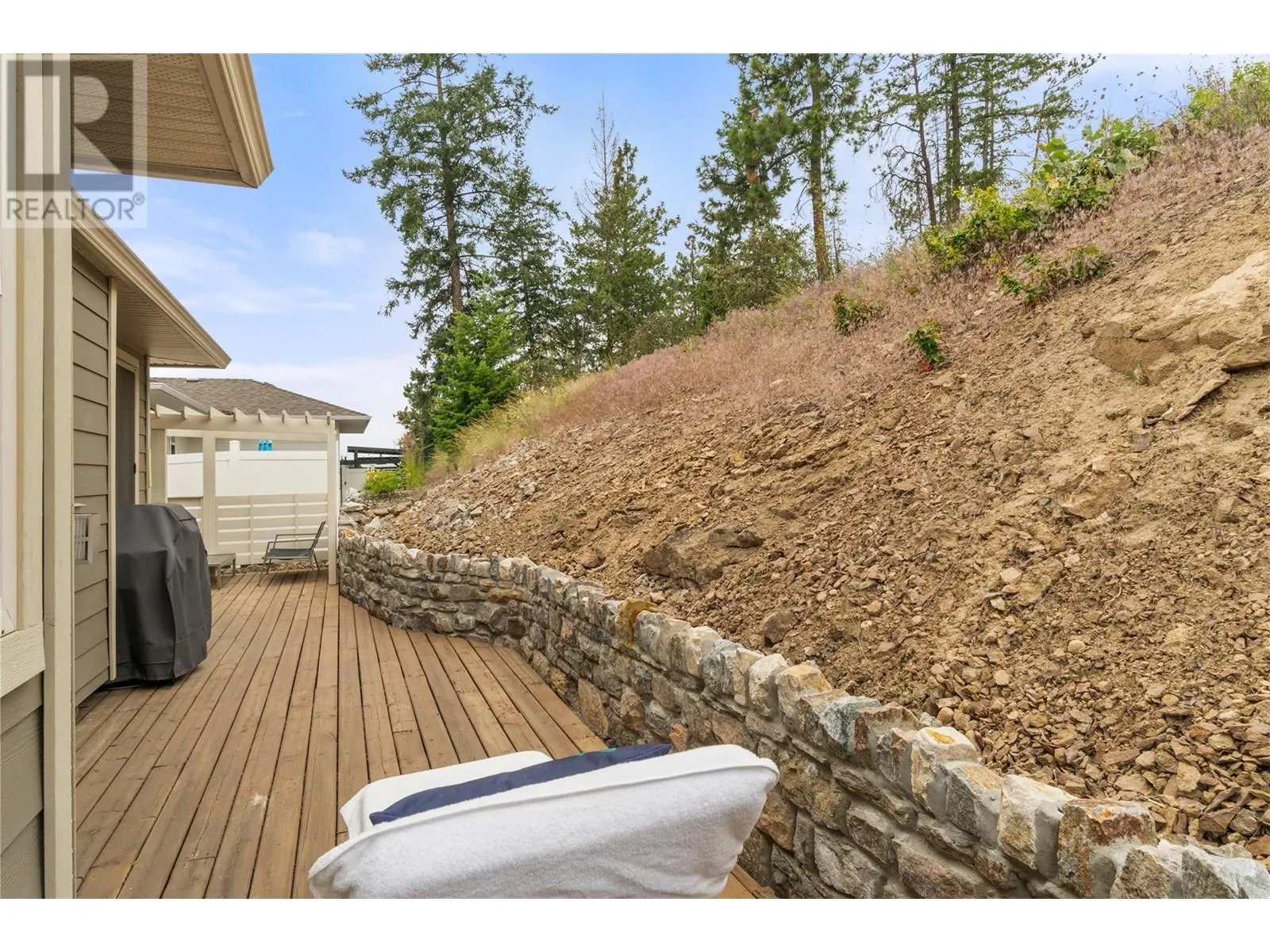 2042 Moonbeam Close