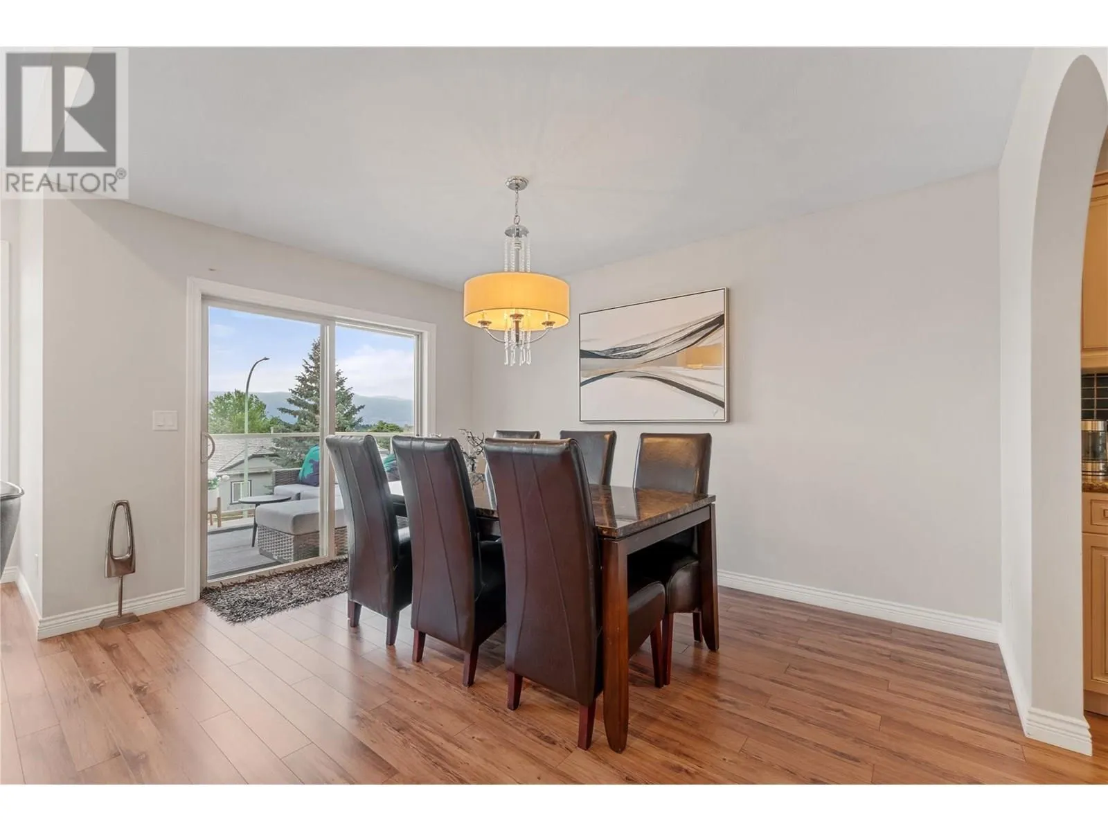 2042 Moonbeam Close