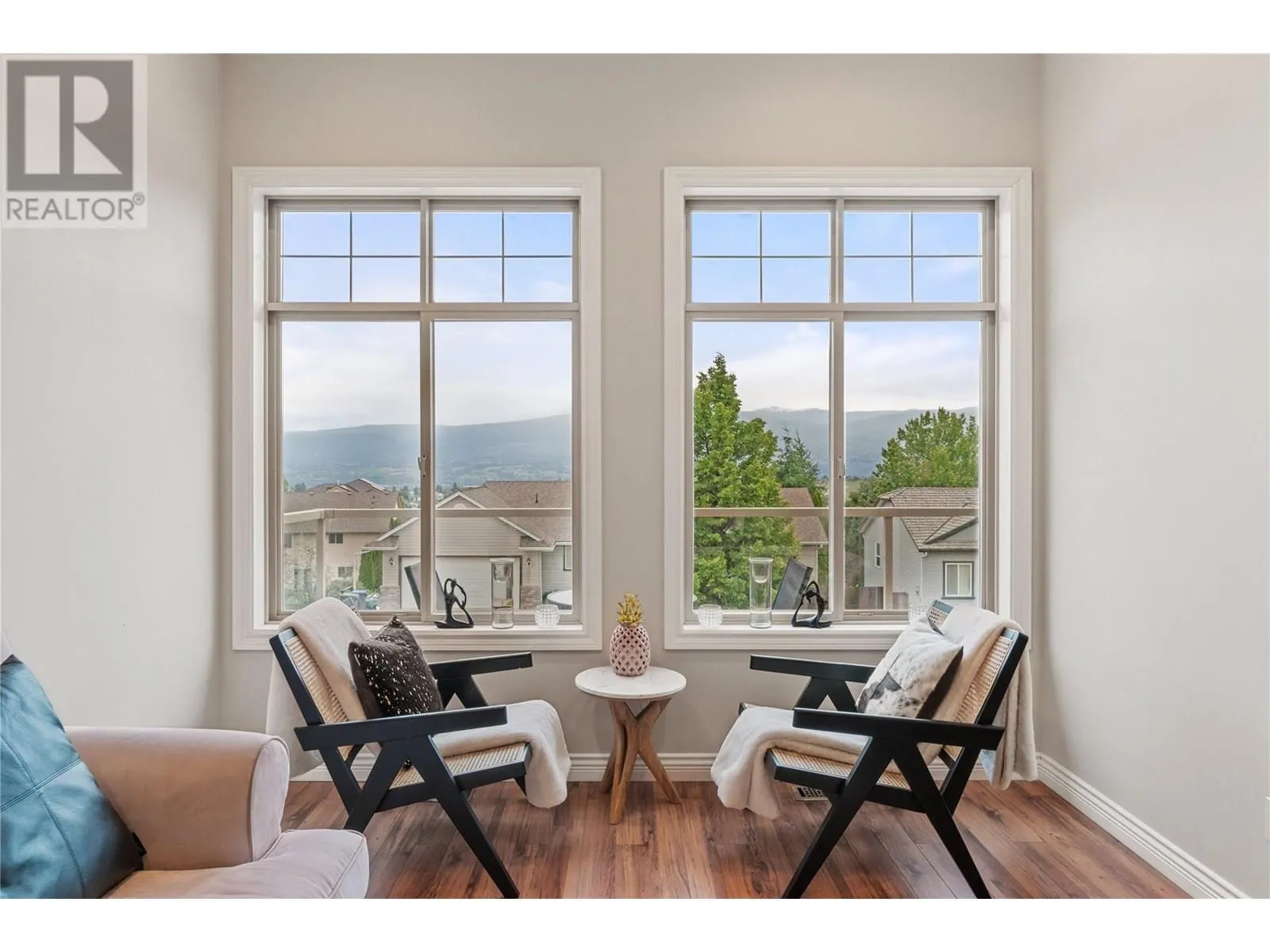 2042 Moonbeam Close