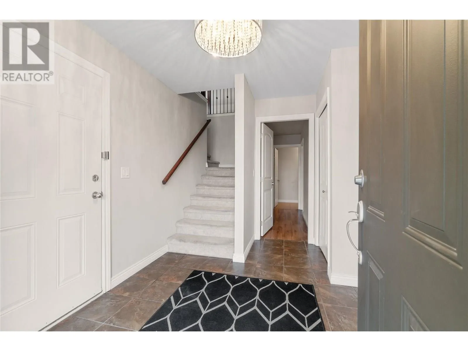 2042 Moonbeam Close