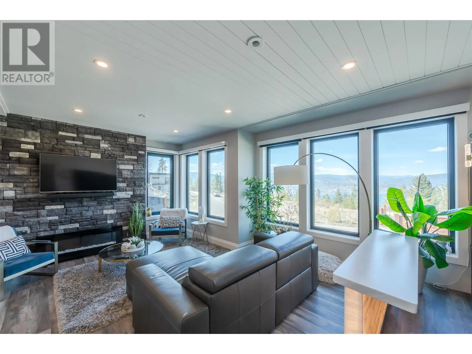 3060 Outlook Way